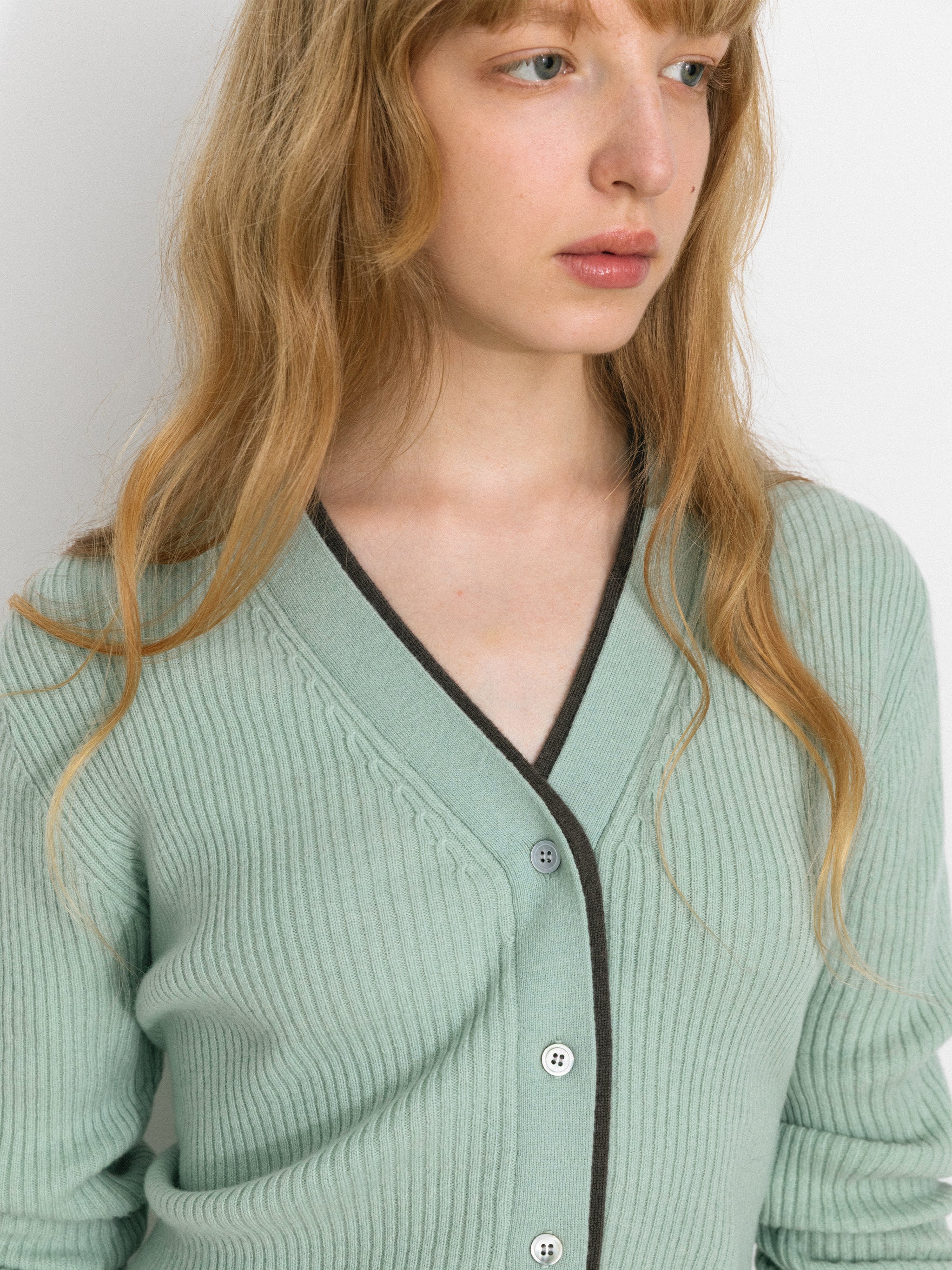 100% Wool Contrast V-Neck Wool Knit Top-10