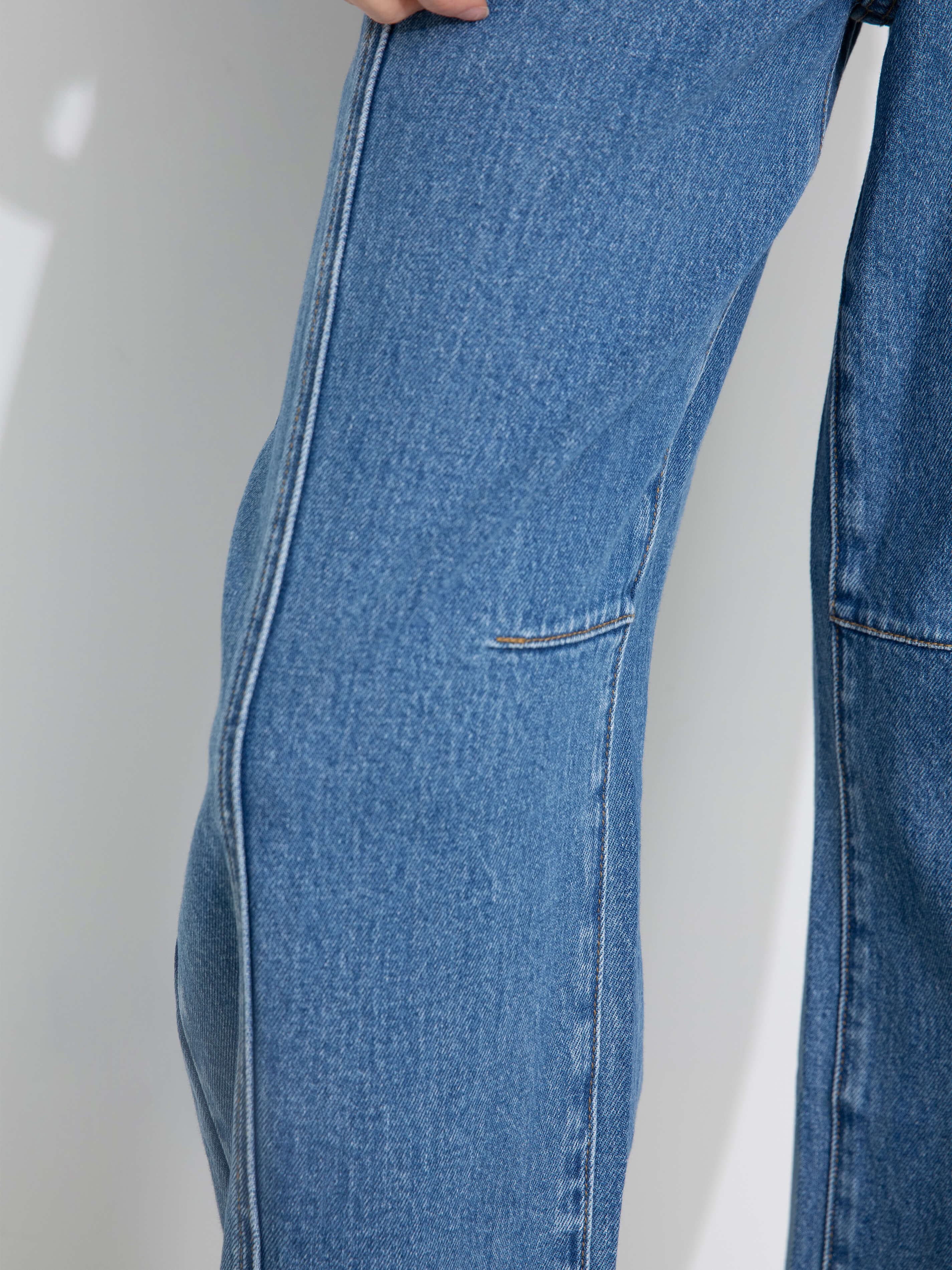 Panelled Loose-Fit Wide-Leg Tapered Jeans-11