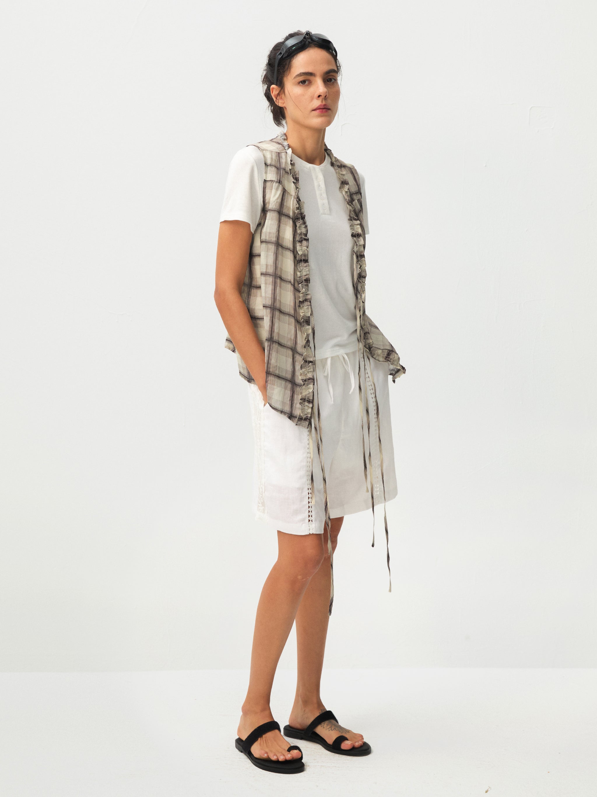CUBIC Ramie Ruffle-Trim Tie Vest-10