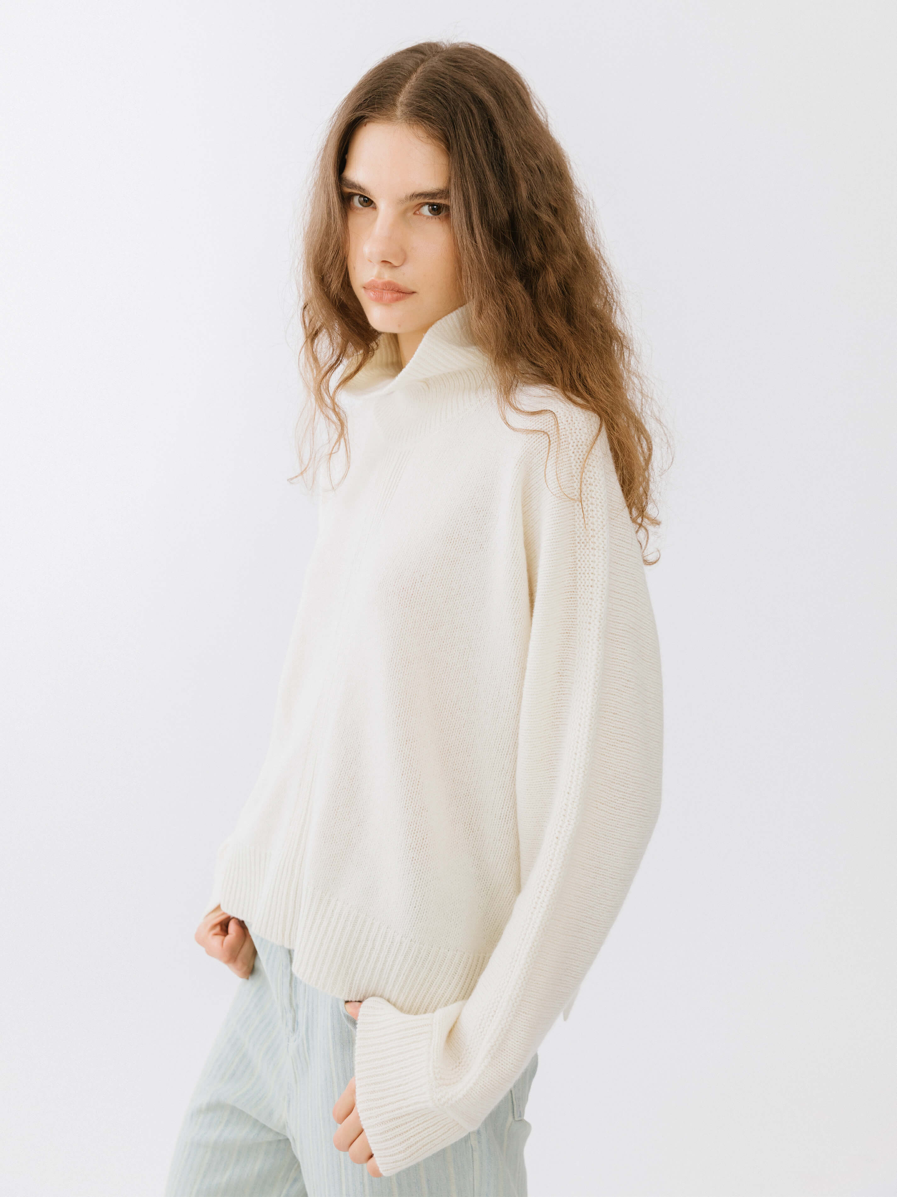 High Neck Sheep Wool Sweater-10