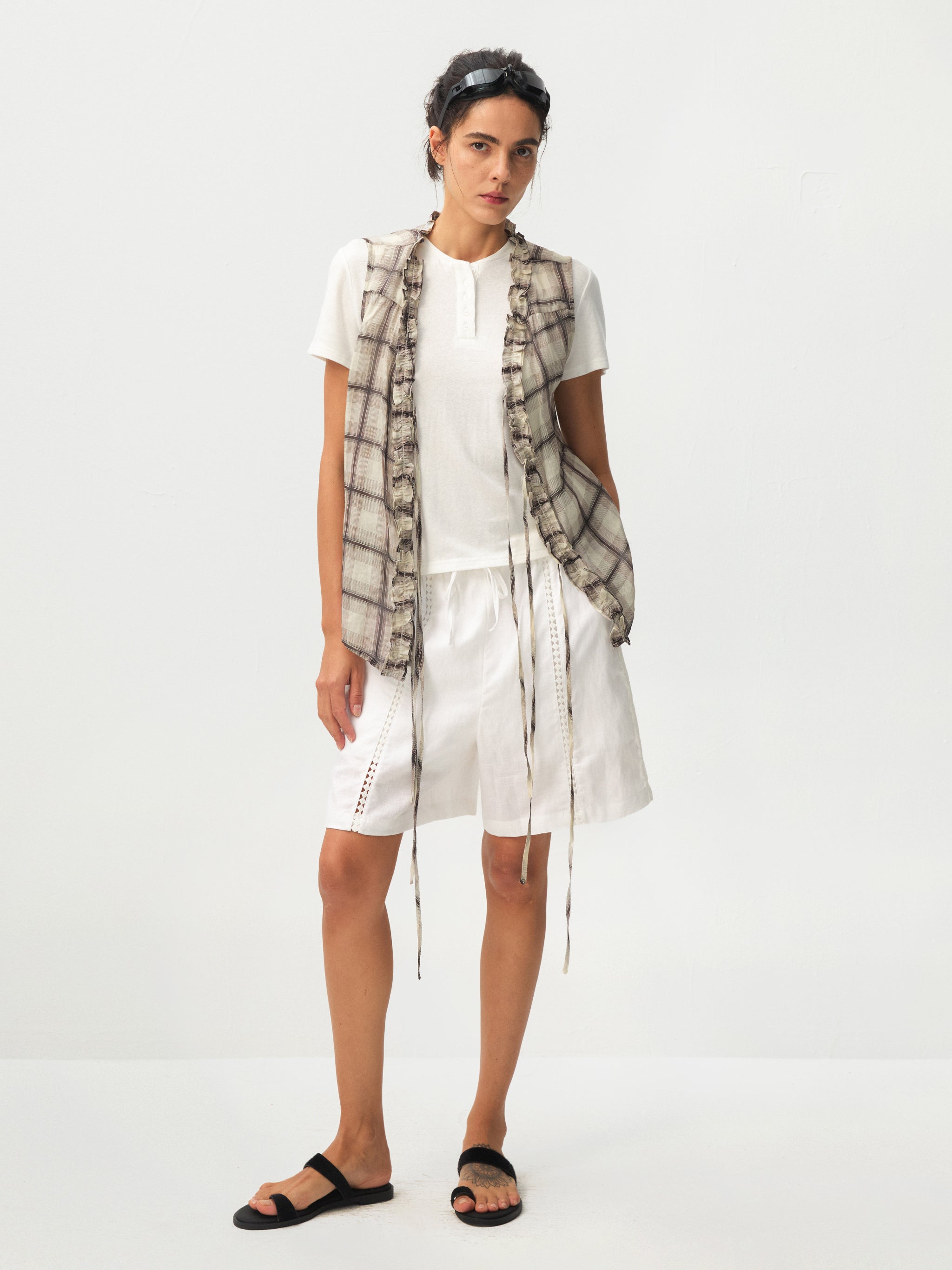 CUBIC Ramie Ruffle-Trim Tie Vest-11