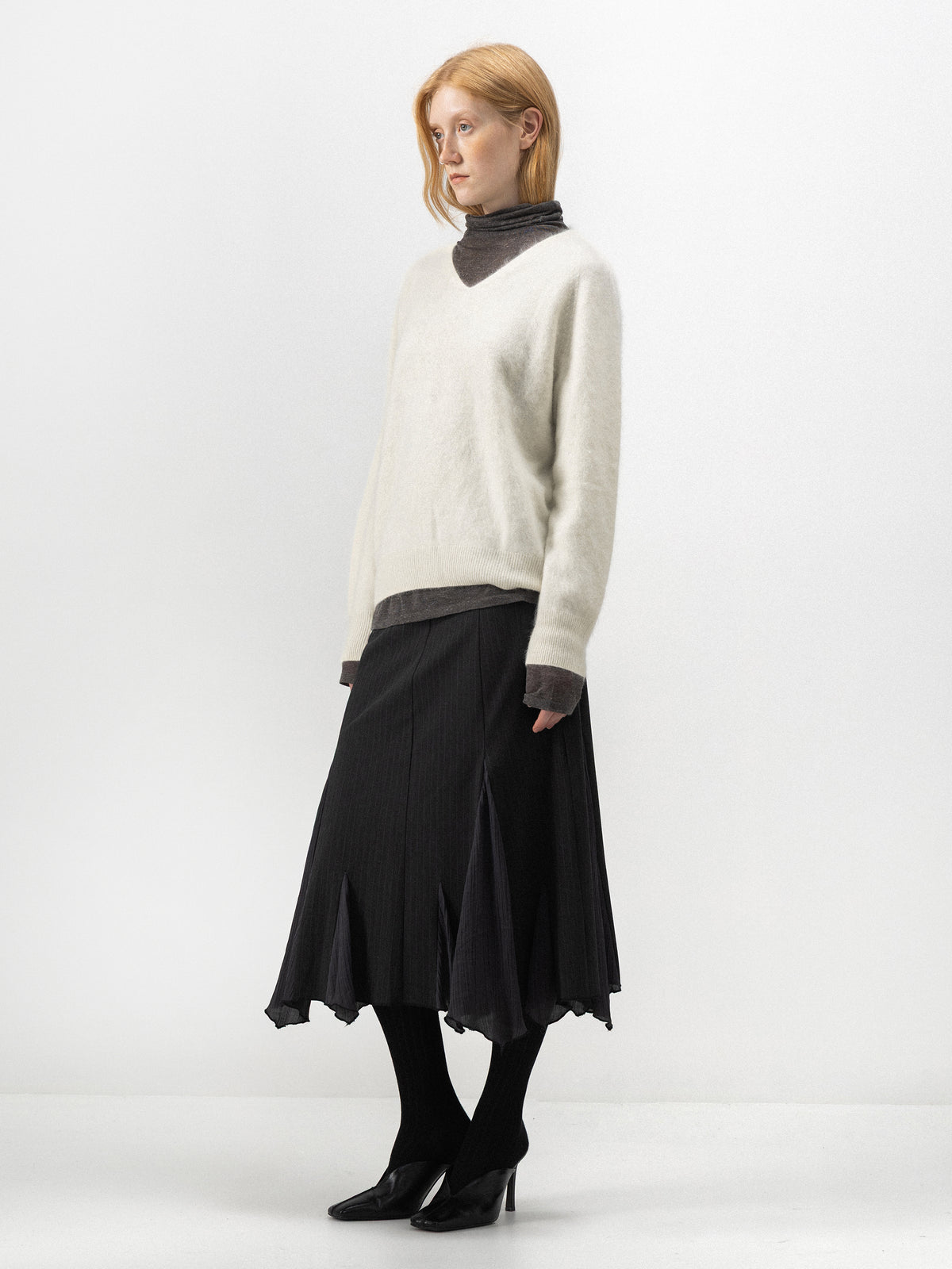 CUBIC Relaxed V-Neck Knit Sweater-11