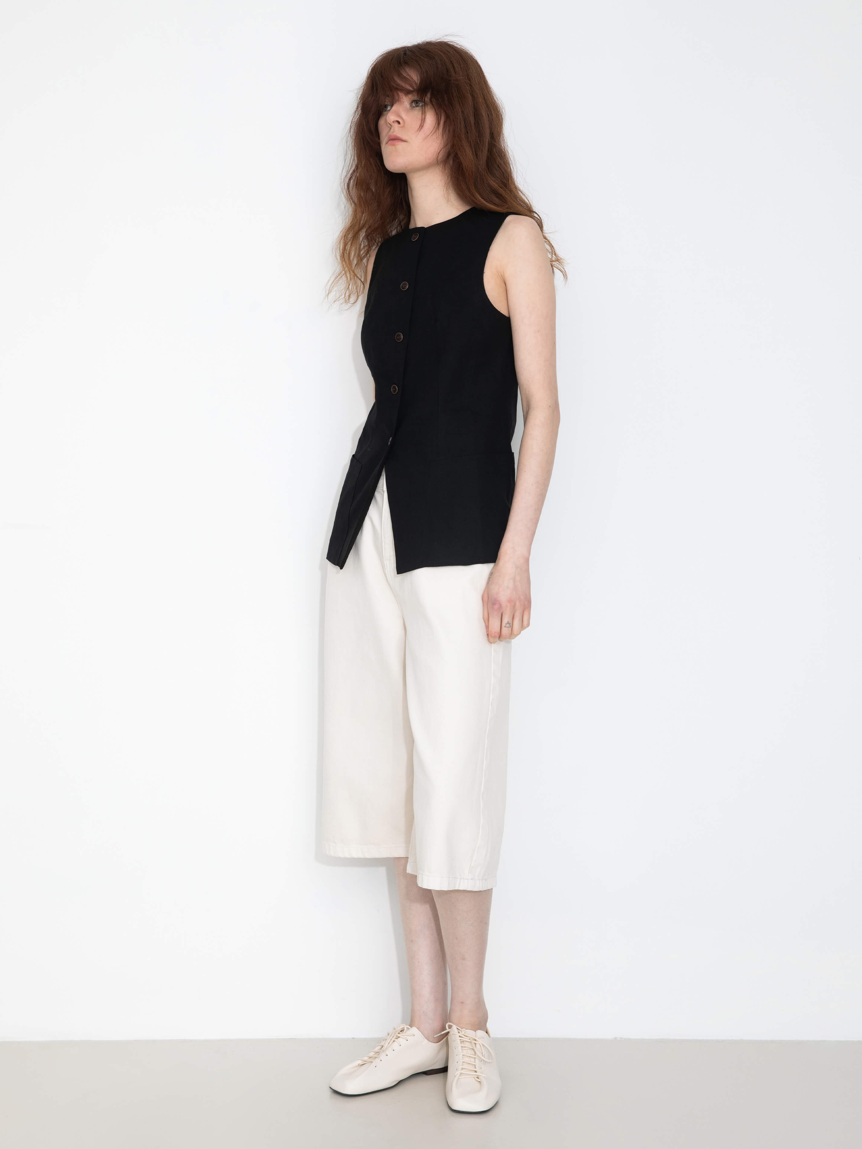 Fitted Buttoned Round Neck Vest-9