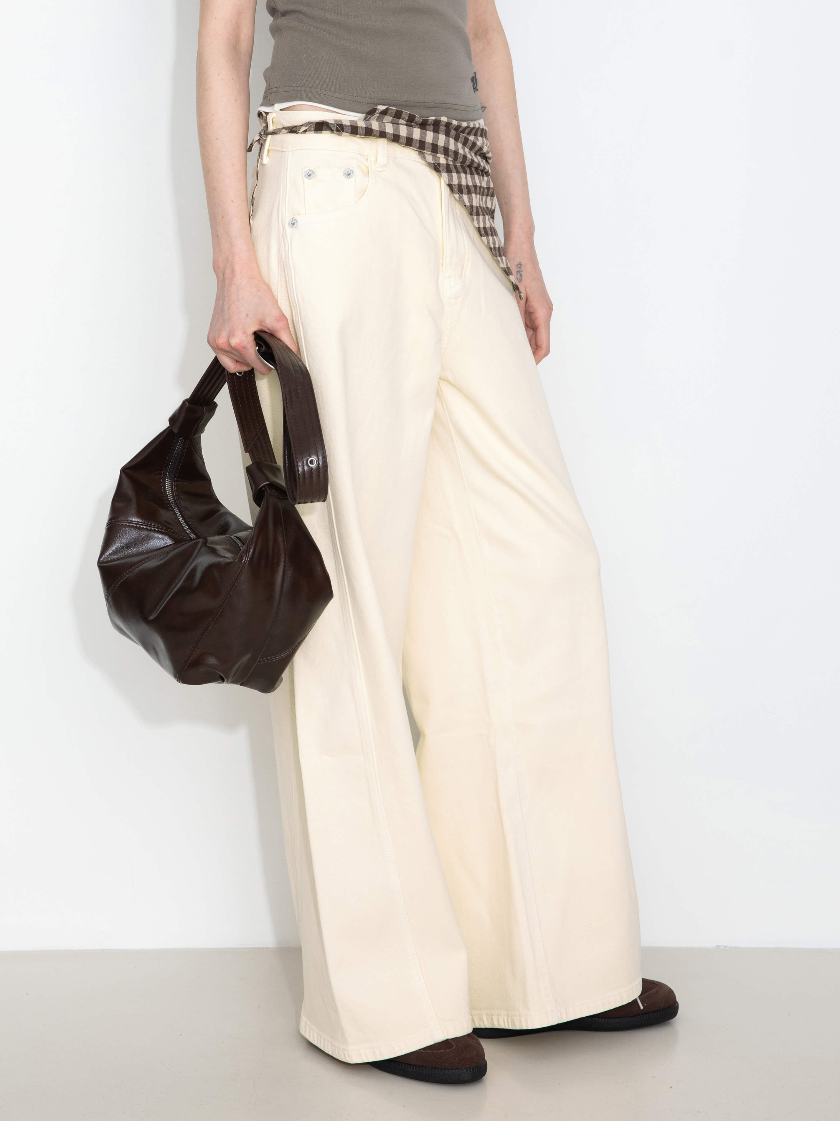 High-Waisted Wide-Leg Straight Jeans-12