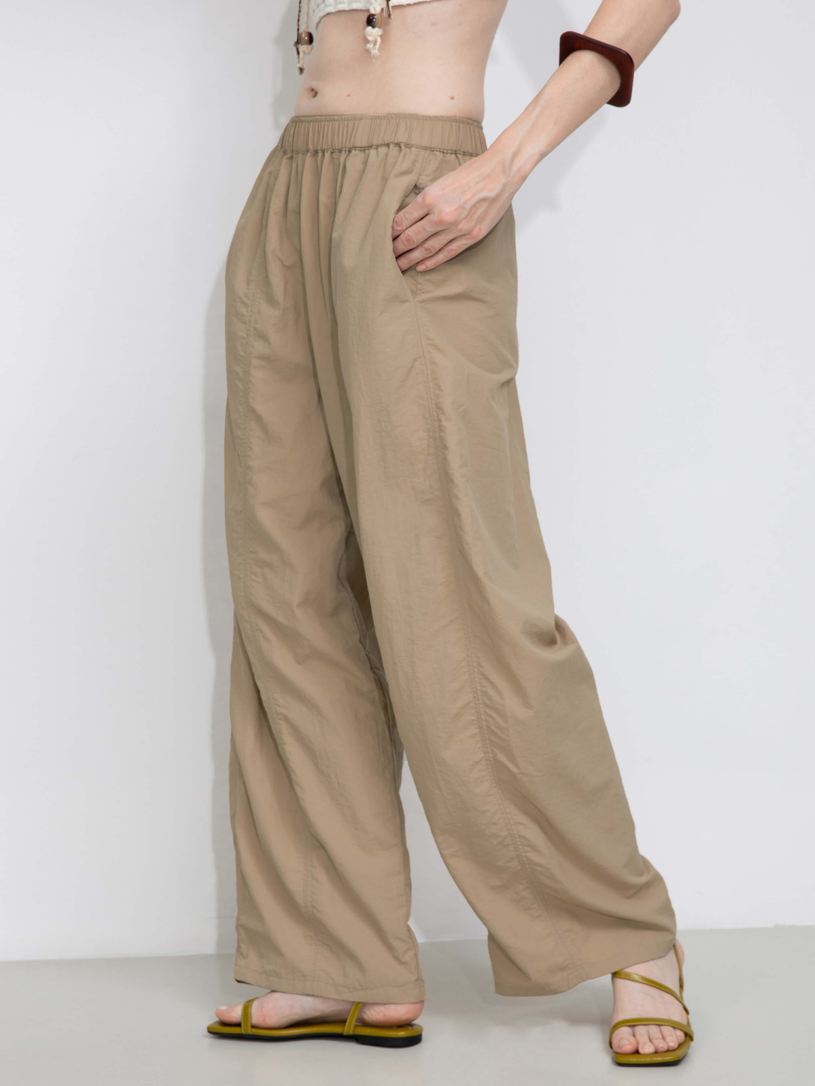 Loose-Fit Elastic Waist Tapered Trousers-14