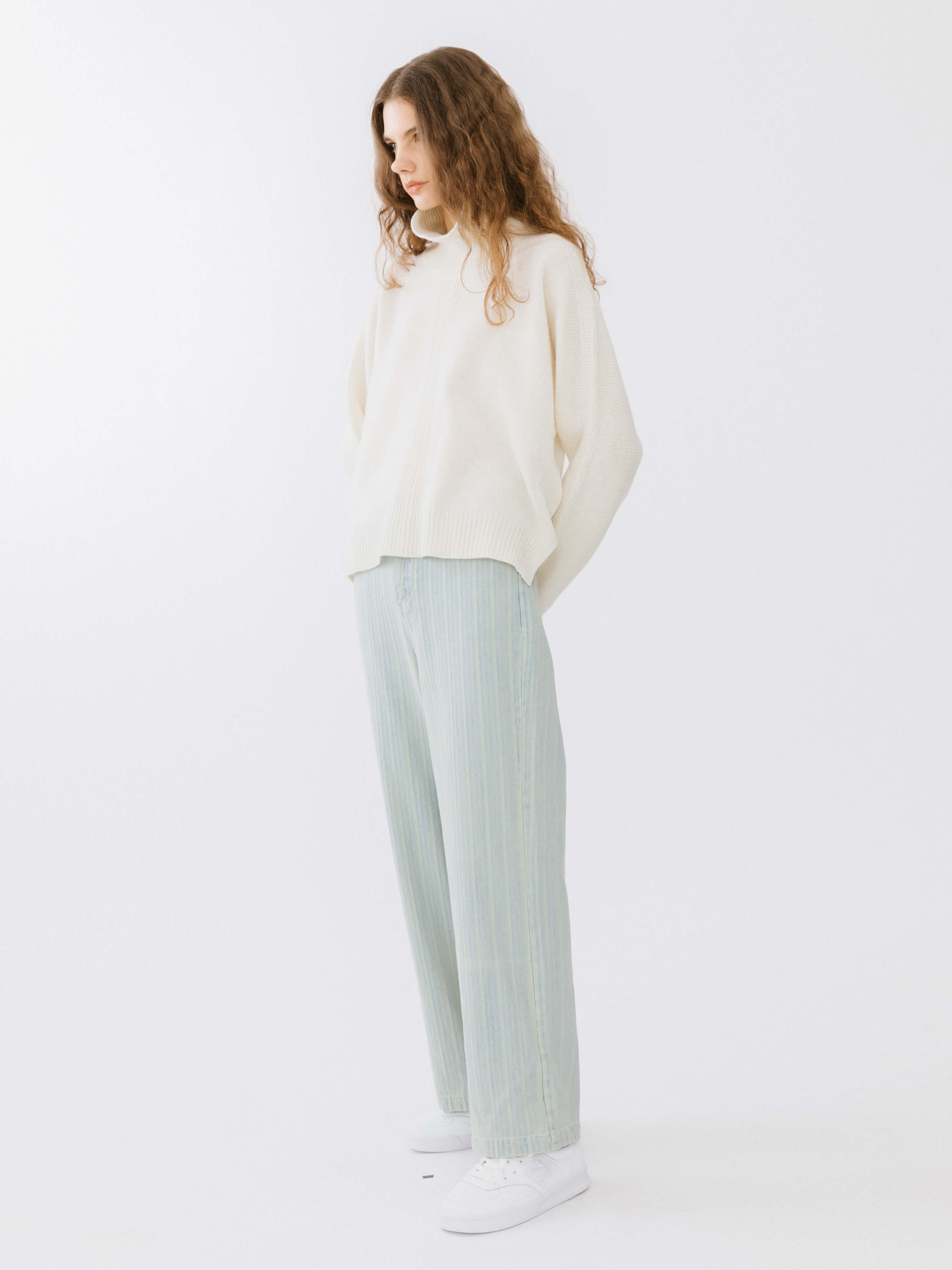 High Neck Sheep Wool Sweater-11