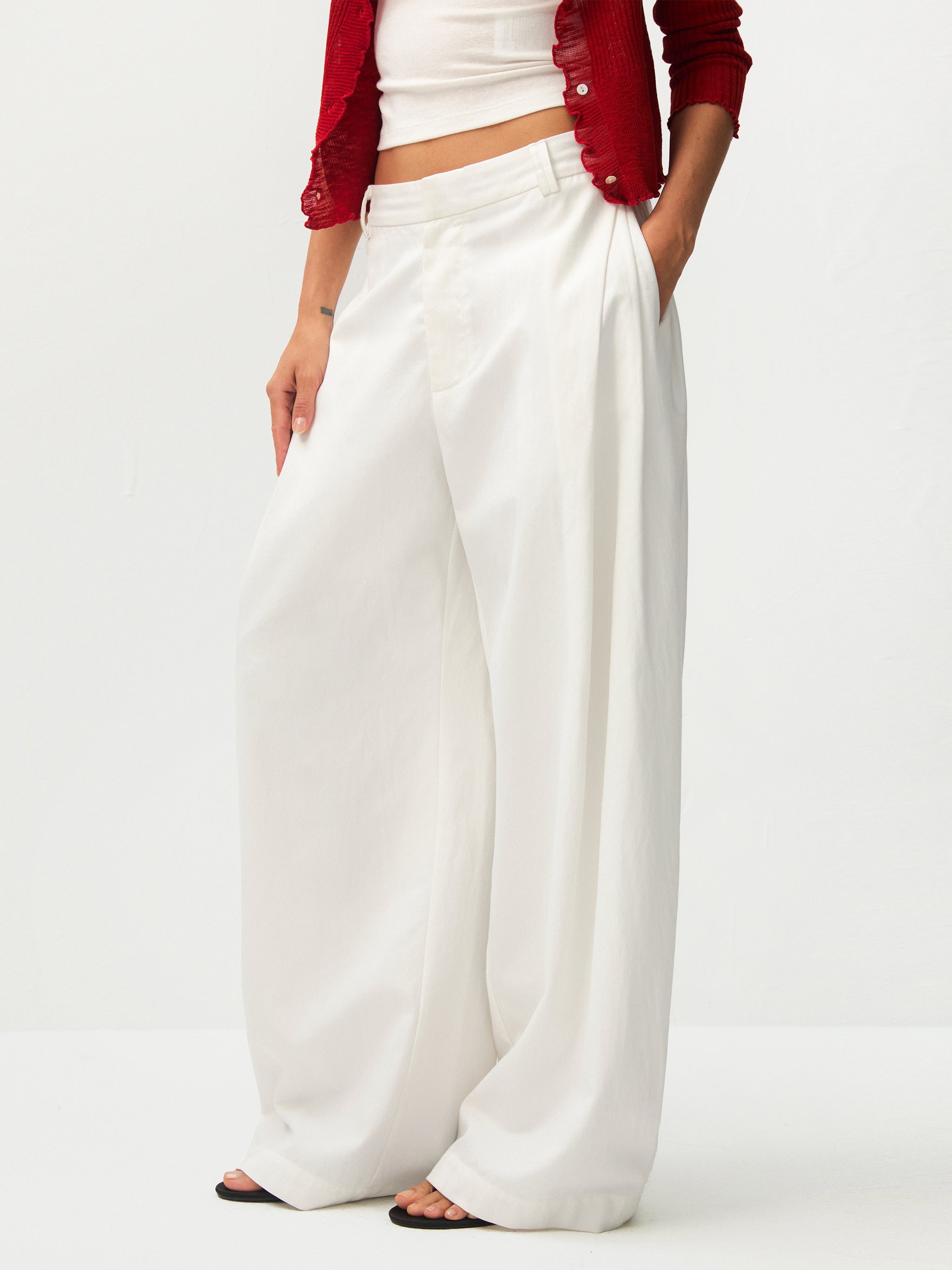 Wide-Leg Tapered Tailored Trousers-11