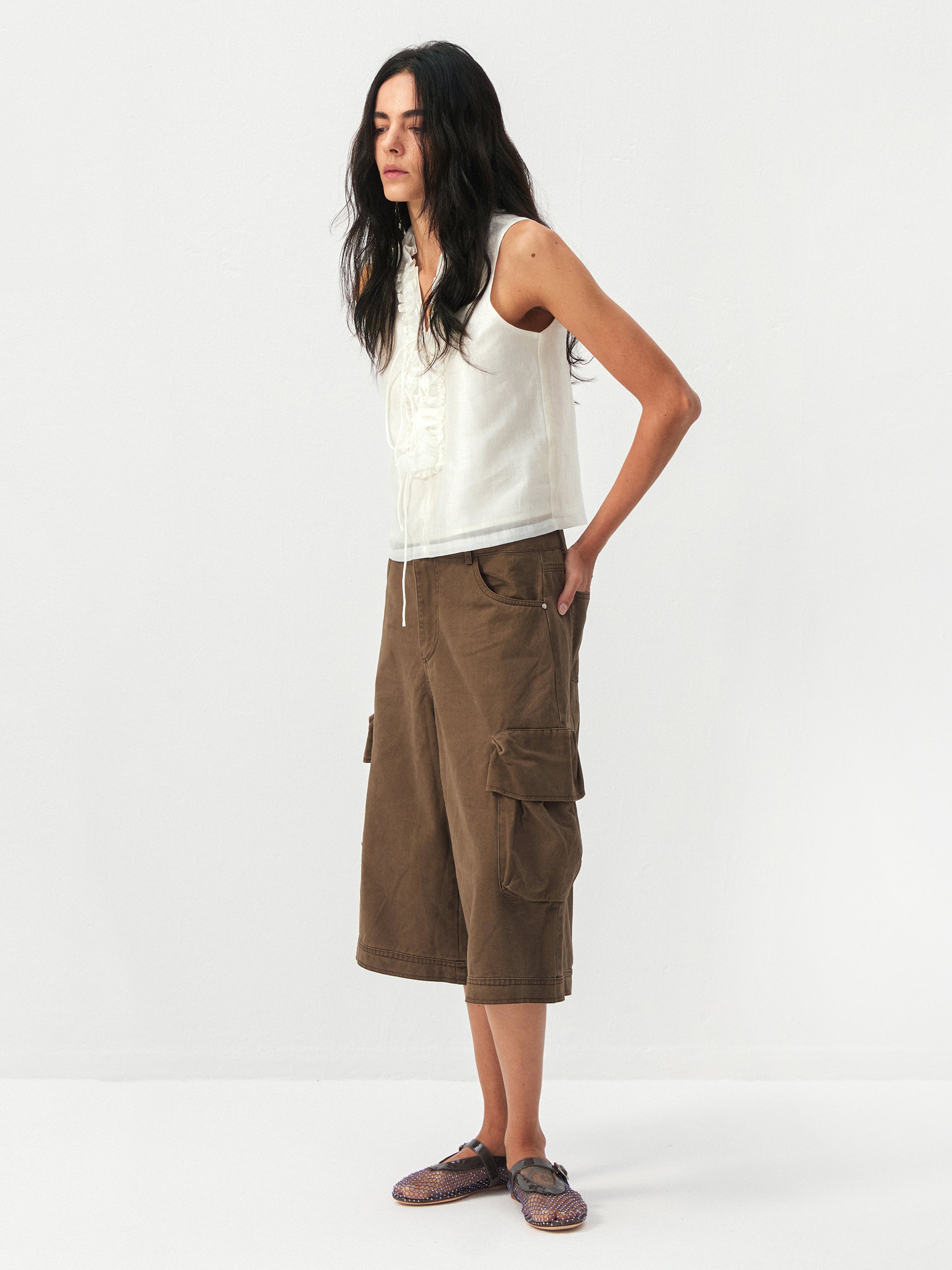 CUBIC Ruffled V-Neck Sleeveless Blouse-11