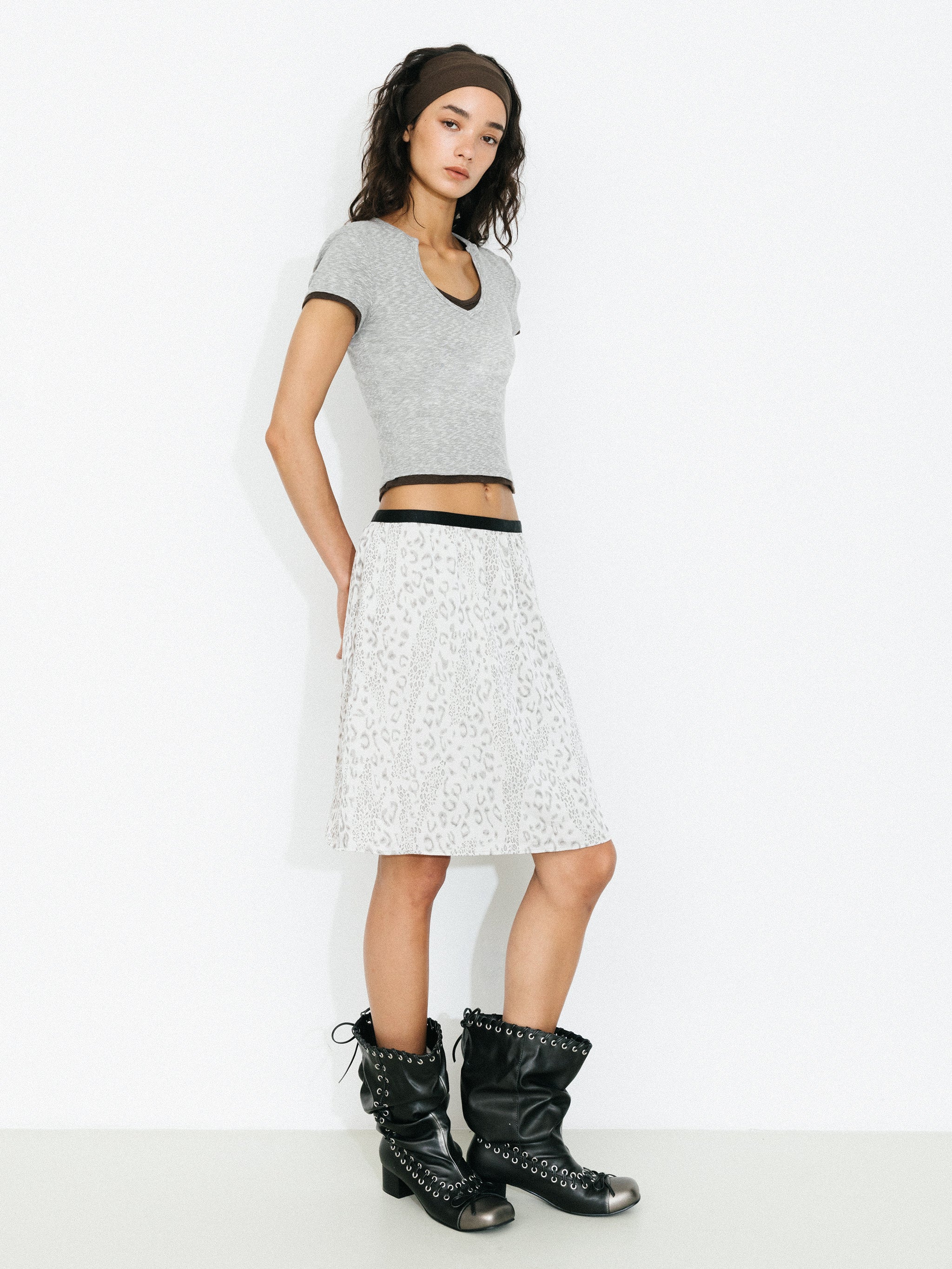 C by CUBIC Cropped Slim-Fit Sweetheart Neck T-Shirt-11