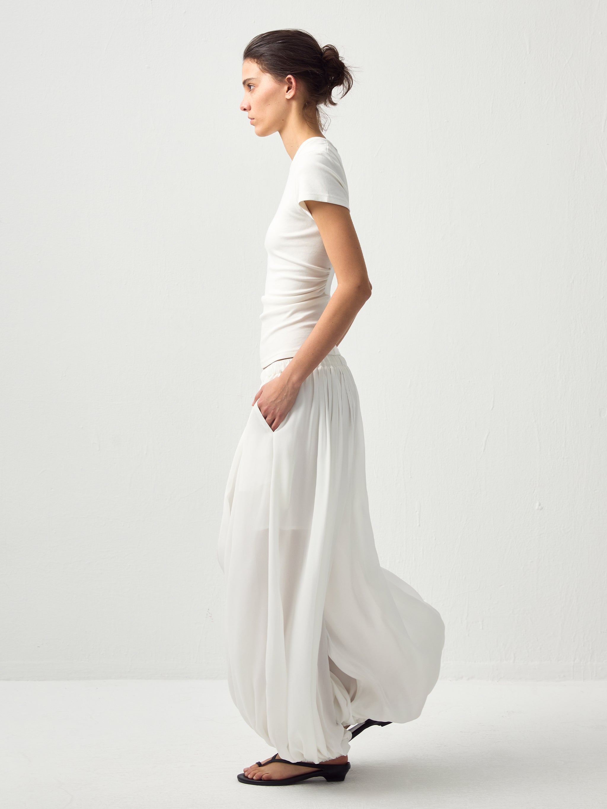 Pleated Balloon-Leg Elastic-Waist Trousers-11