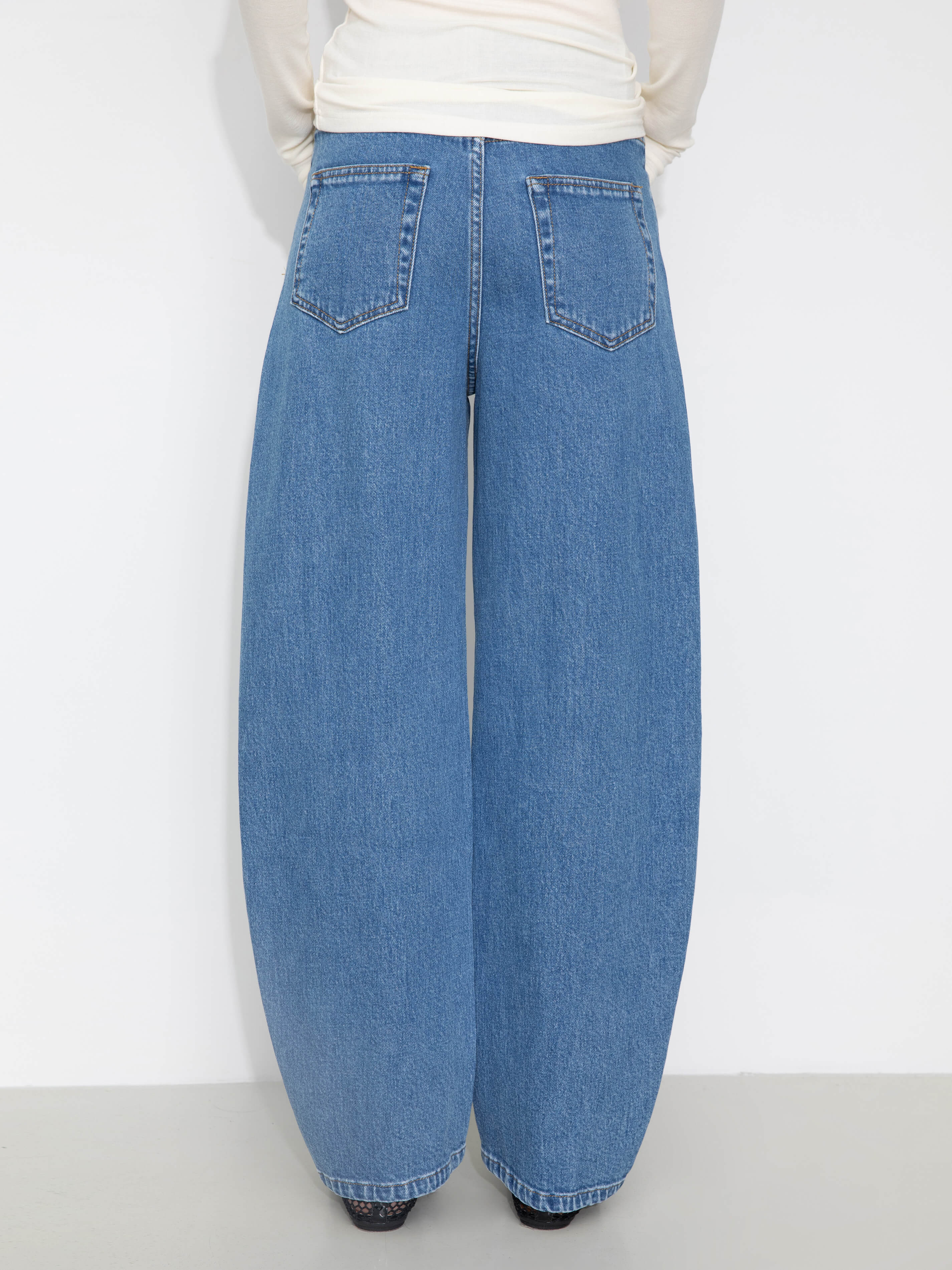 Panelled Loose-Fit Wide-Leg Tapered Jeans-14