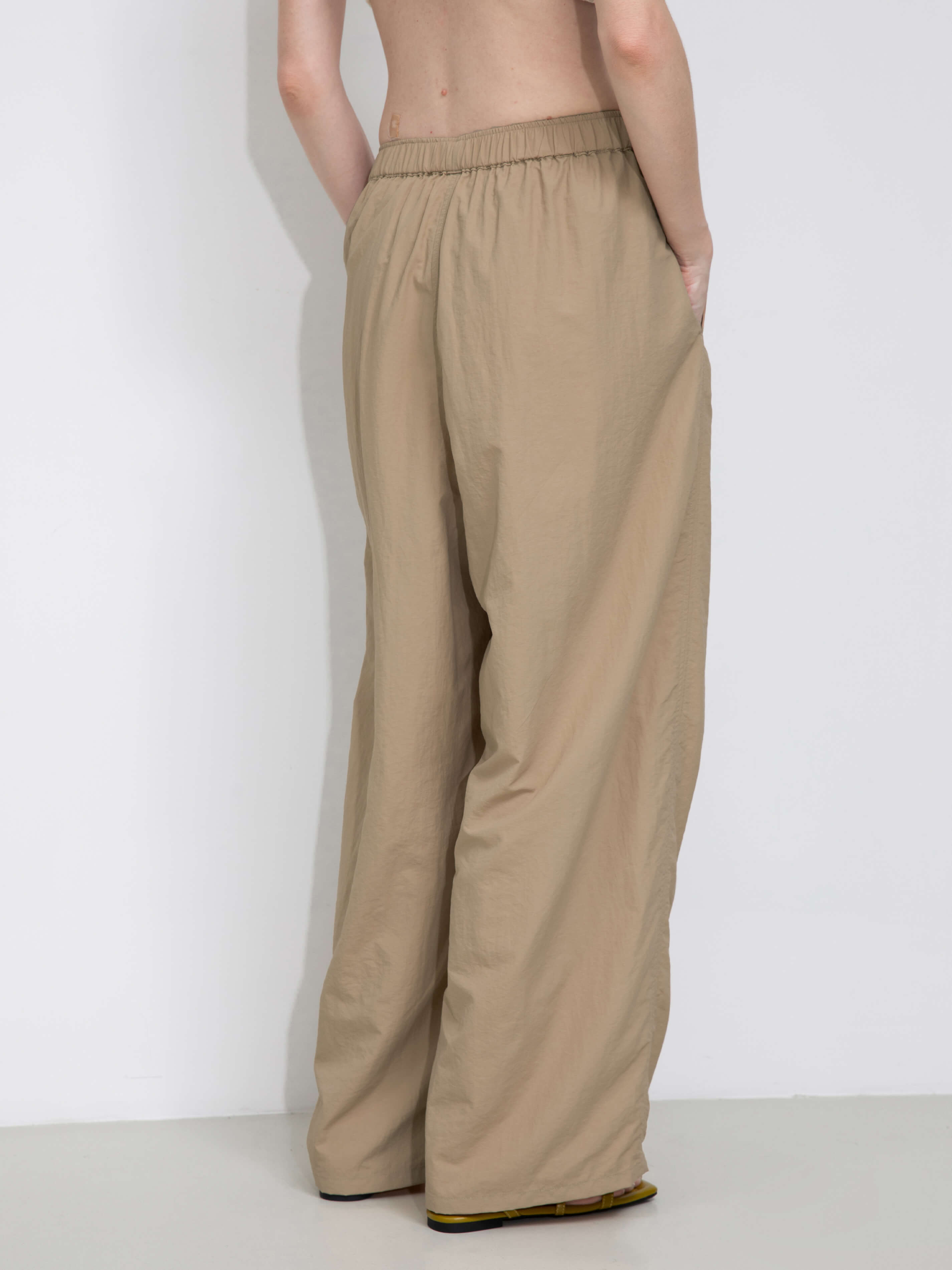 Loose-Fit Elastic Waist Tapered Trousers-15