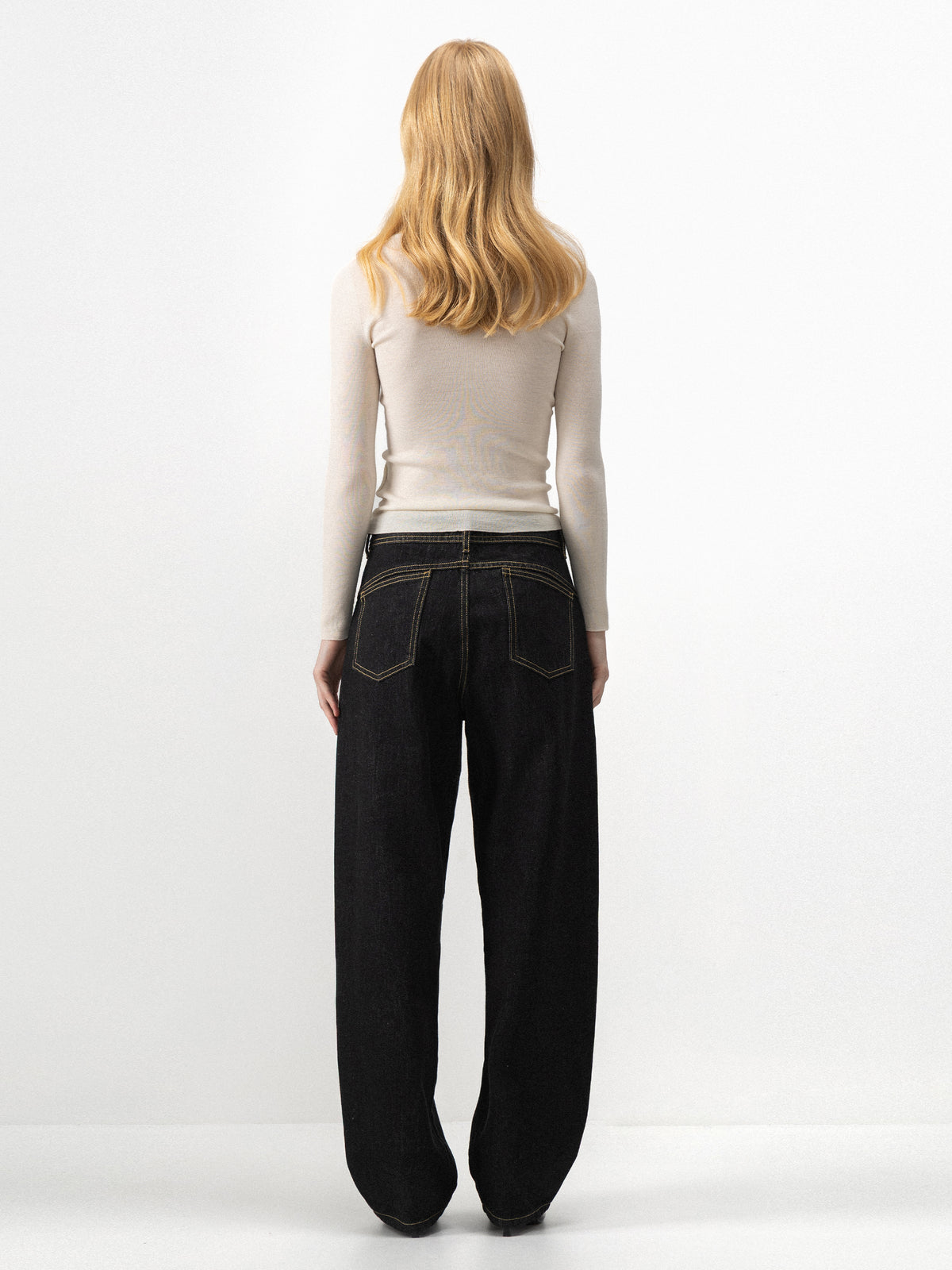 CUBIC Seamless Wool V-Neck Knit Top-12