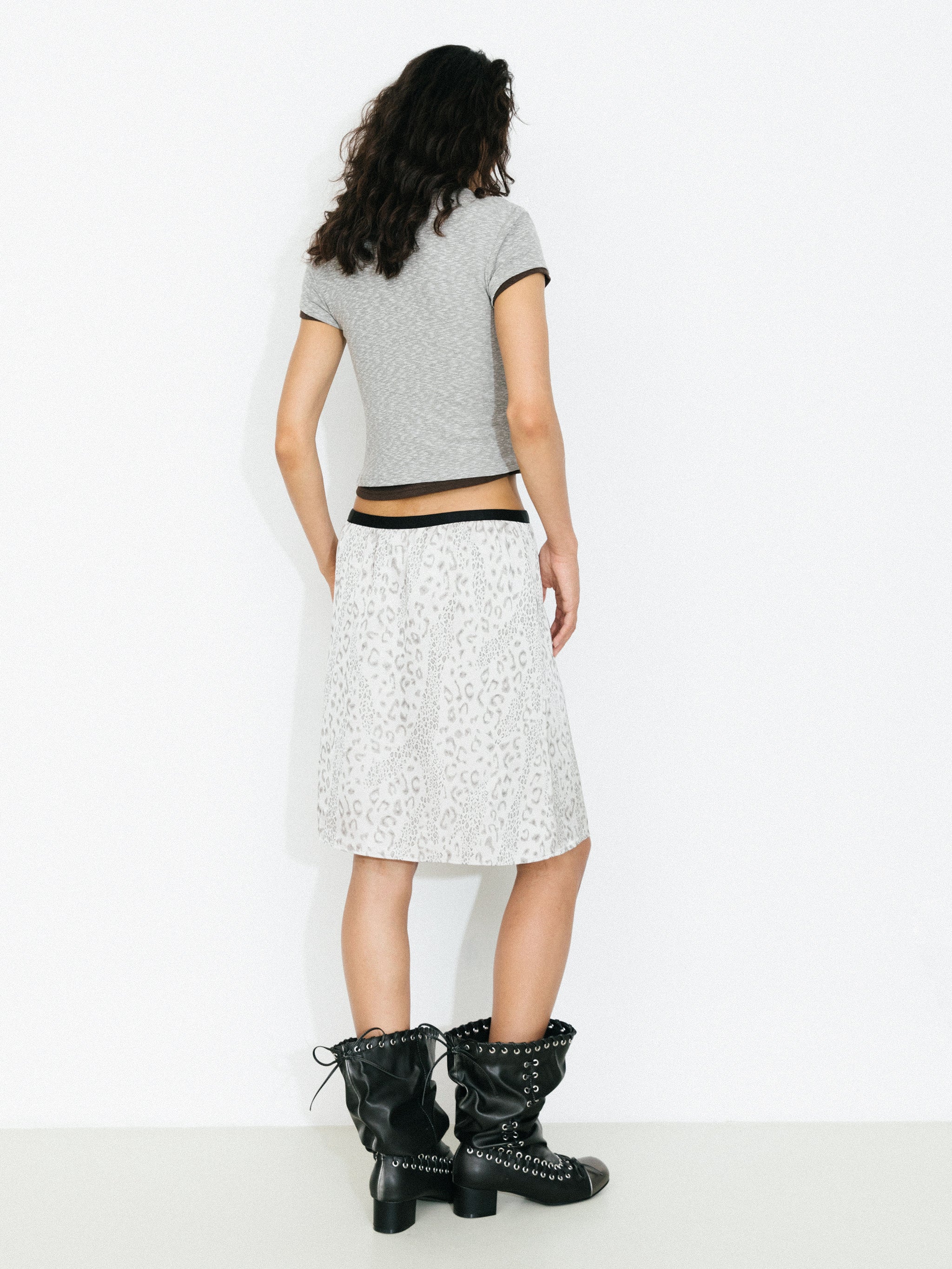 C by CUBIC Cropped Slim-Fit Sweetheart Neck T-Shirt-12
