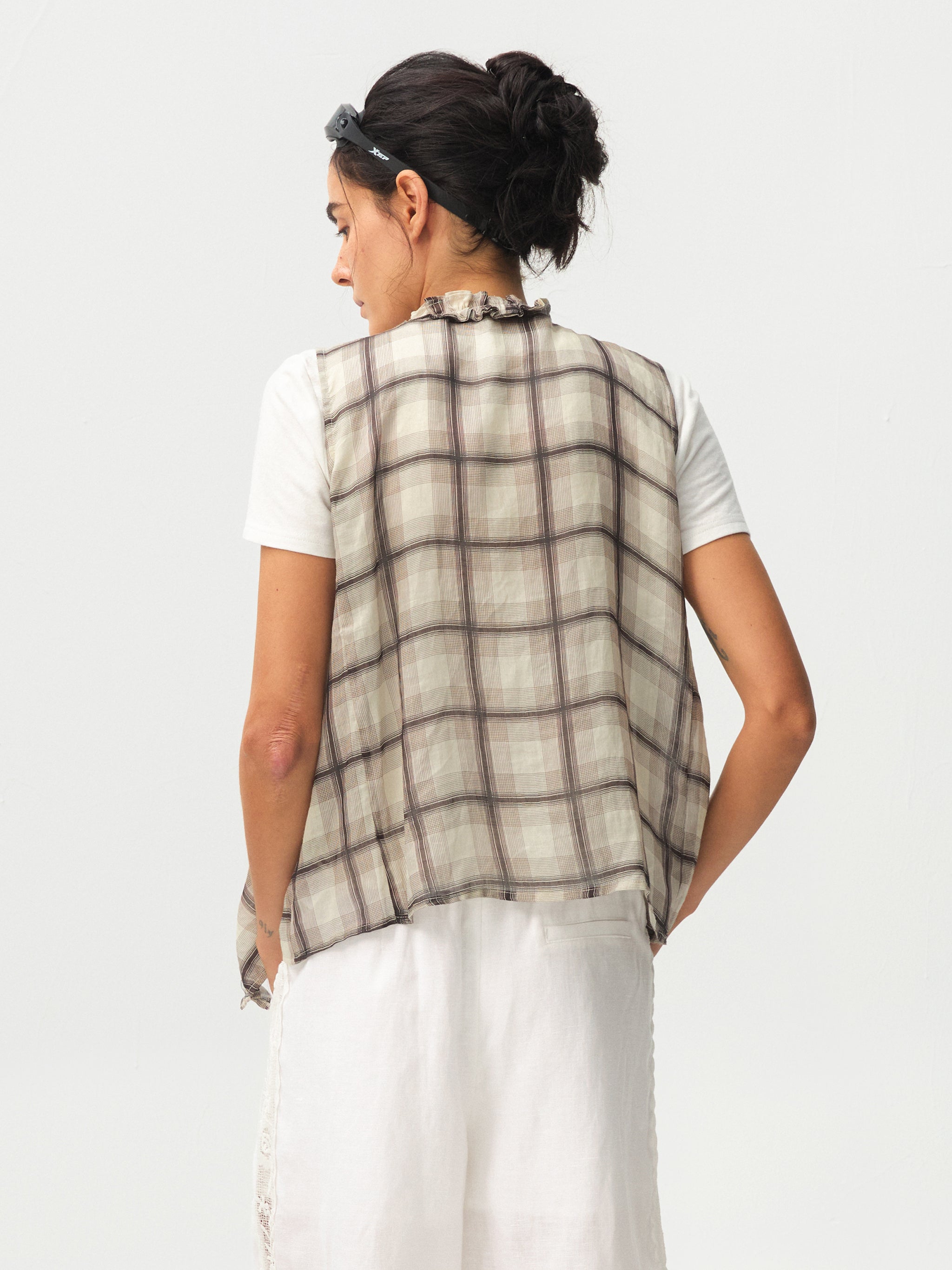 CUBIC Ramie Ruffle-Trim Tie Vest-12