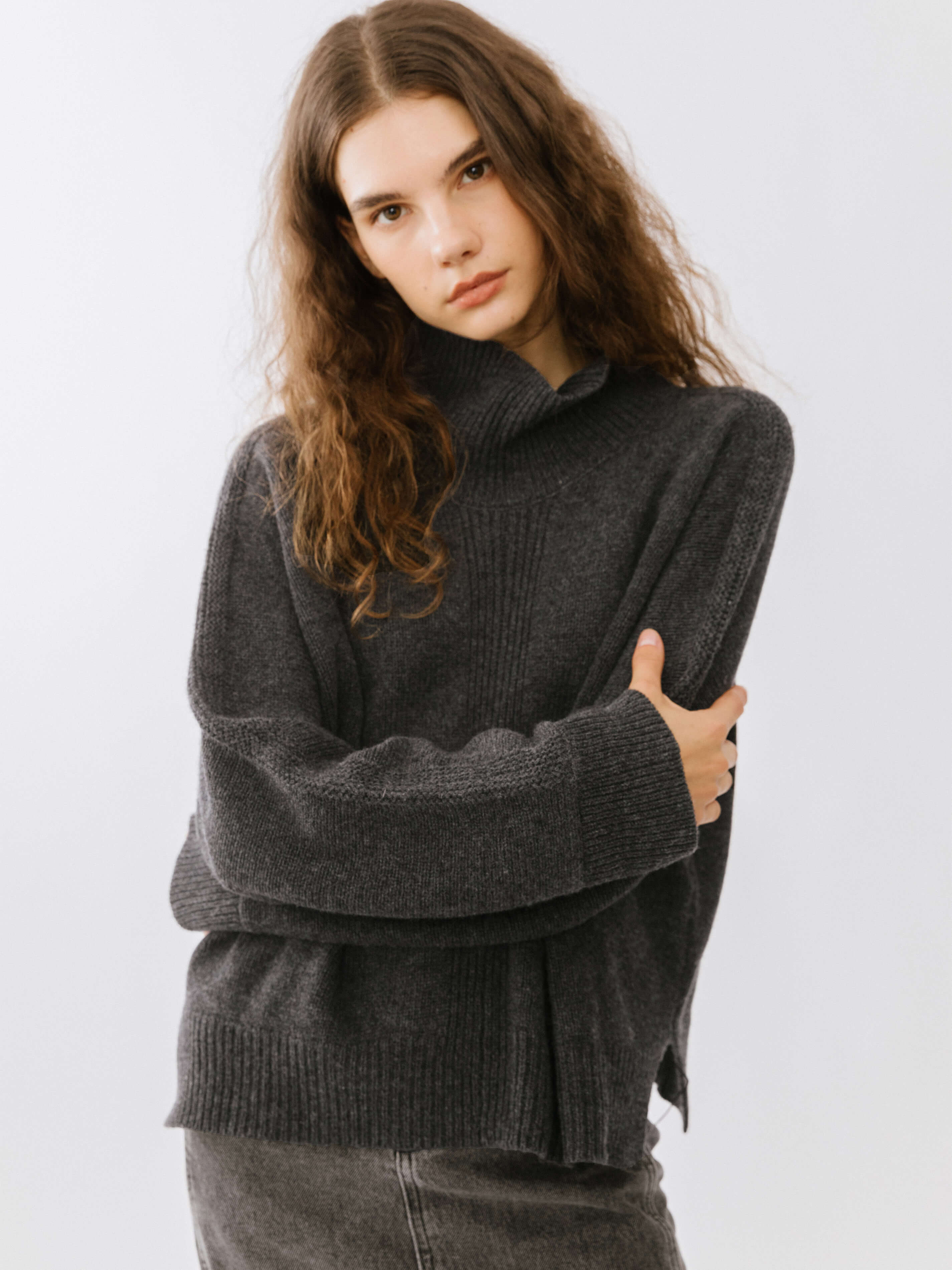 High Neck Sheep Wool Sweater-15