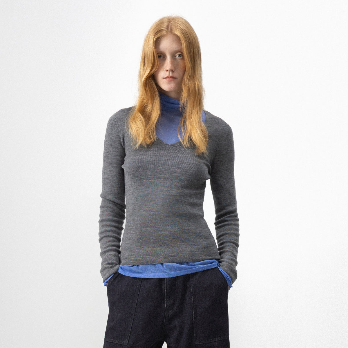 CUBIC Seamless Wool V-Neck Knit Top-15