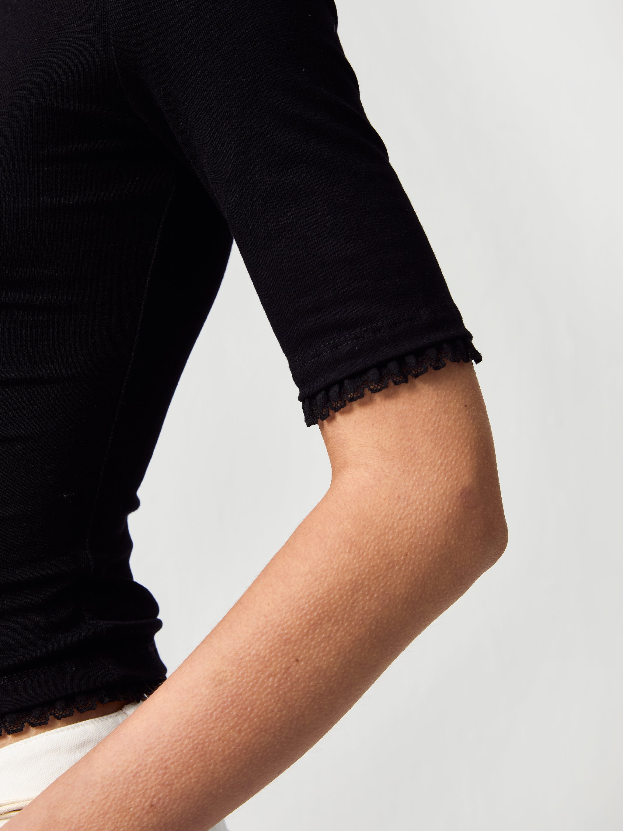 CUBIC Lace Trim Fitted Mid-Sleeve Top-16