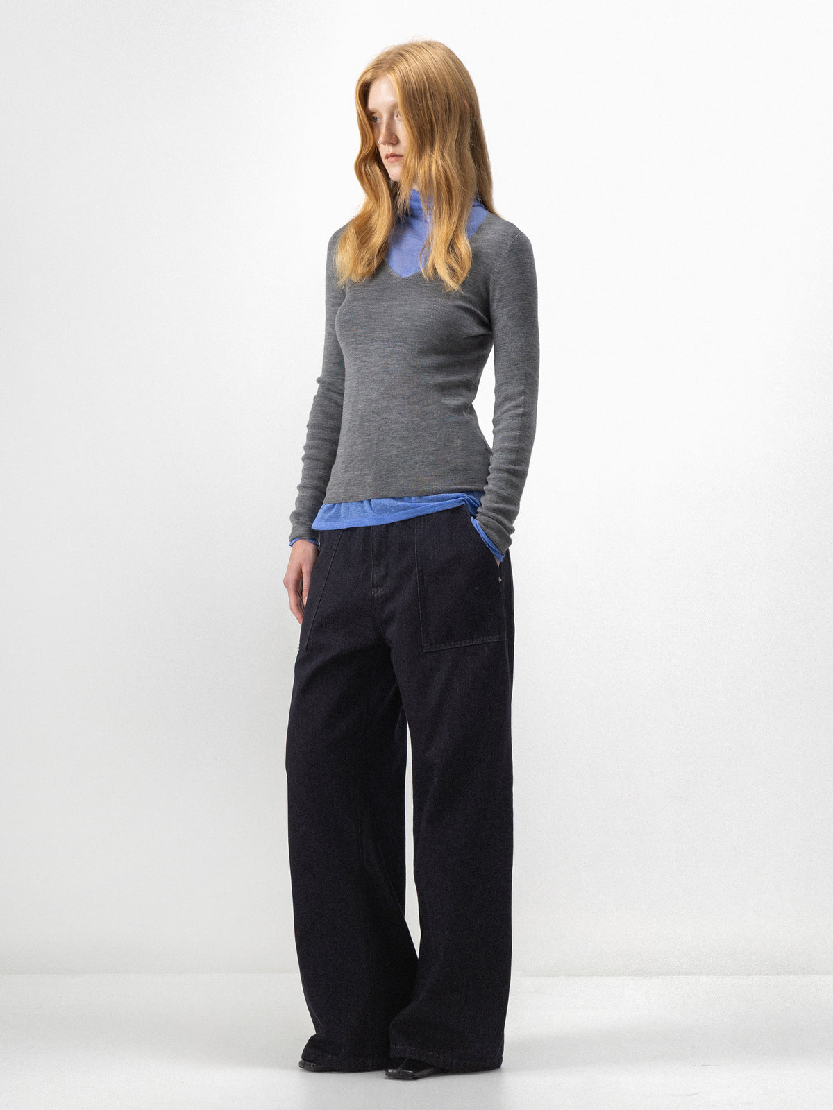 CUBIC Seamless Wool V-Neck Knit Top-16