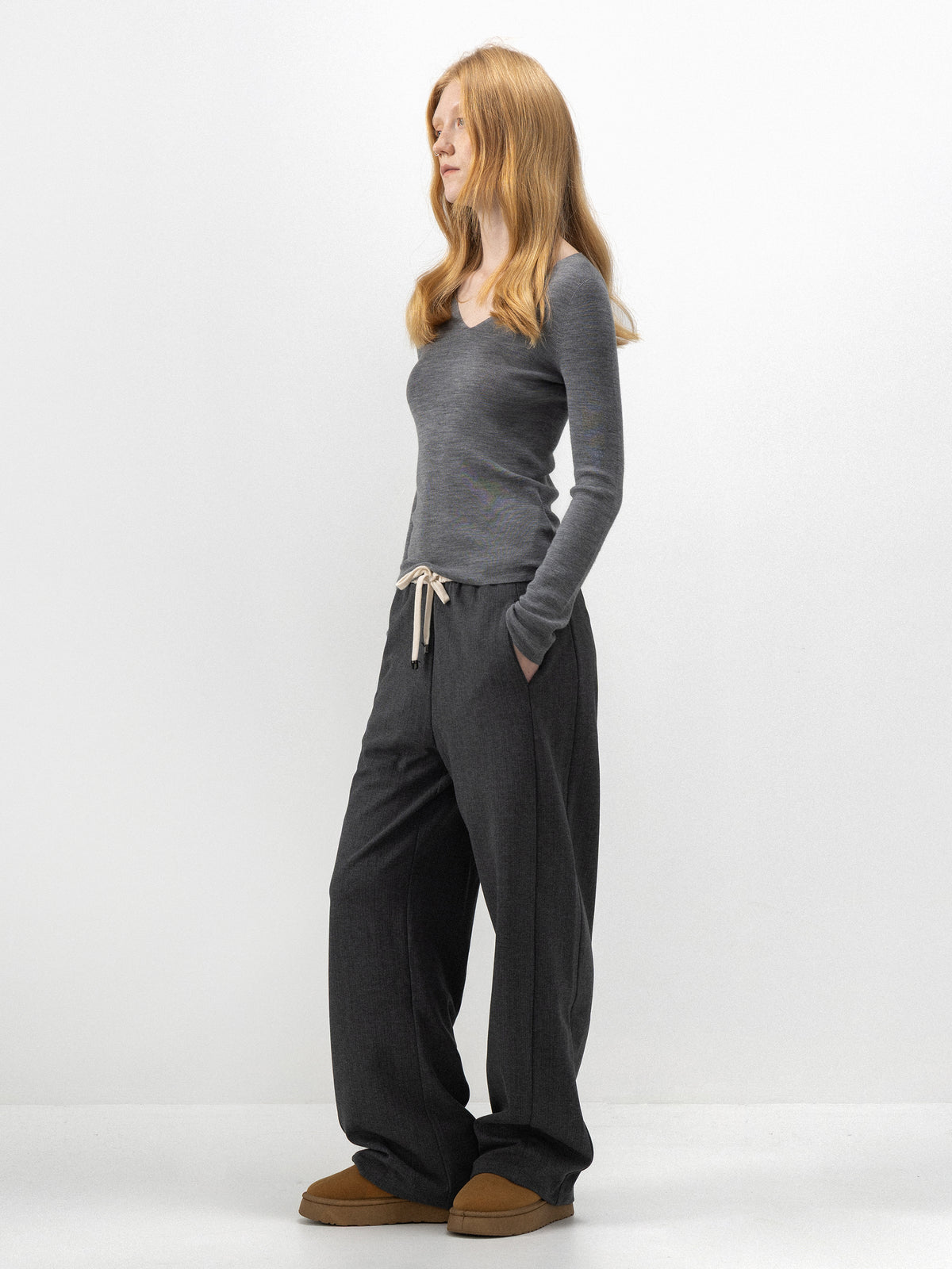 CUBIC Seamless Wool V-Neck Knit Top-18