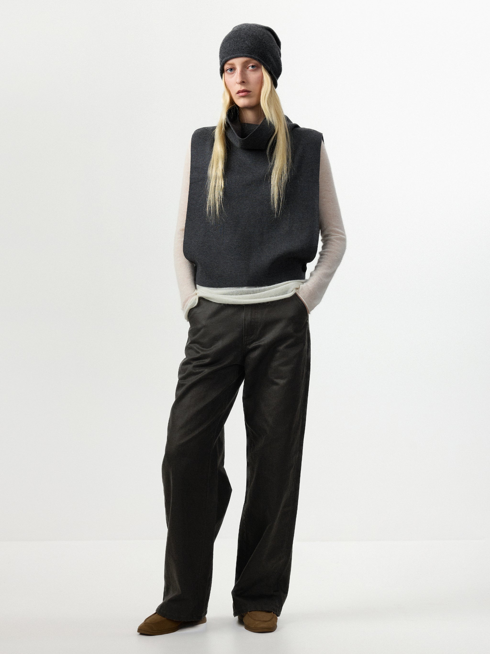 CUBIC Relaxed Sleeveless Knit Vest