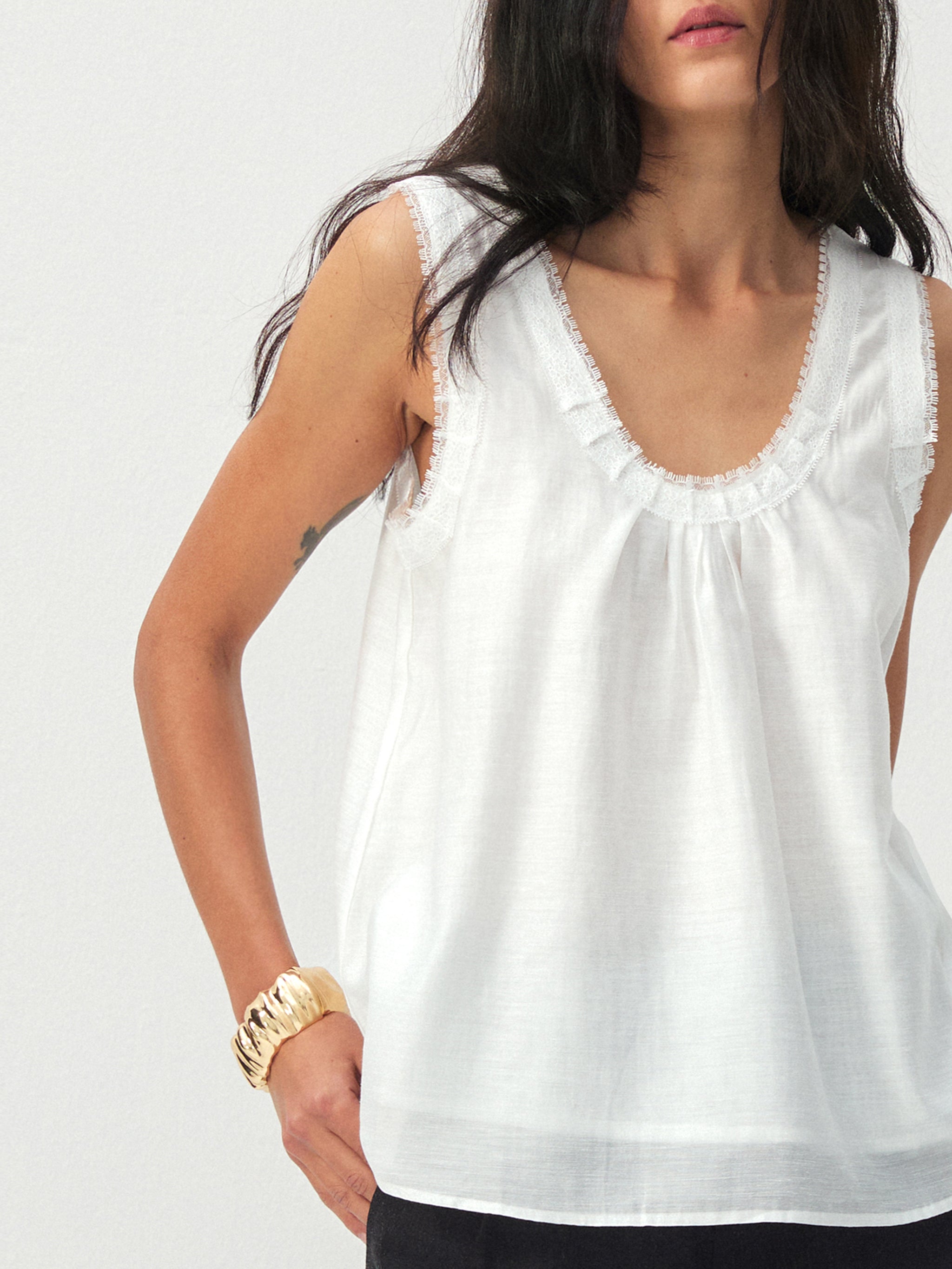 CUBIC Lace Trim Scoop Neck Sleeveless Top
