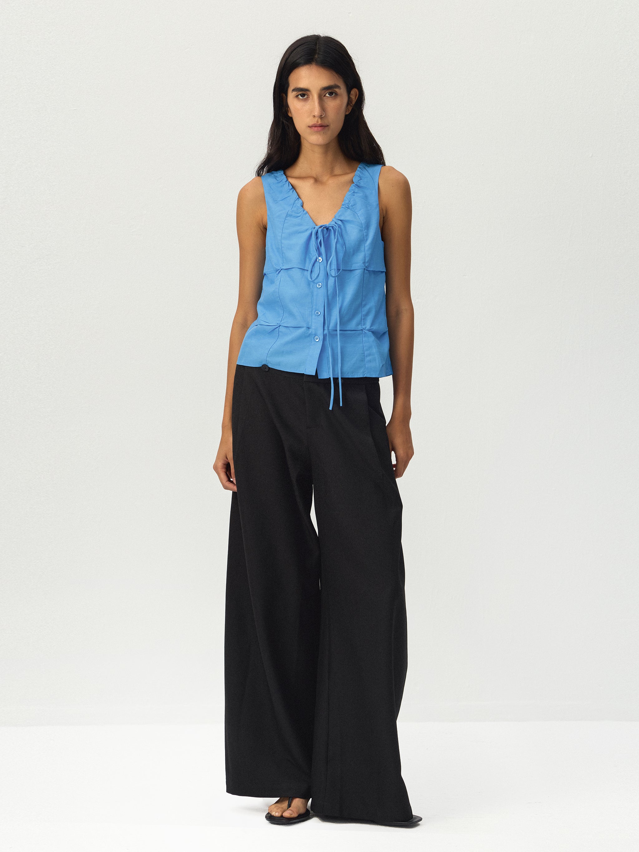 CUBIC Sleeveless Ruffle Tie-Front Top