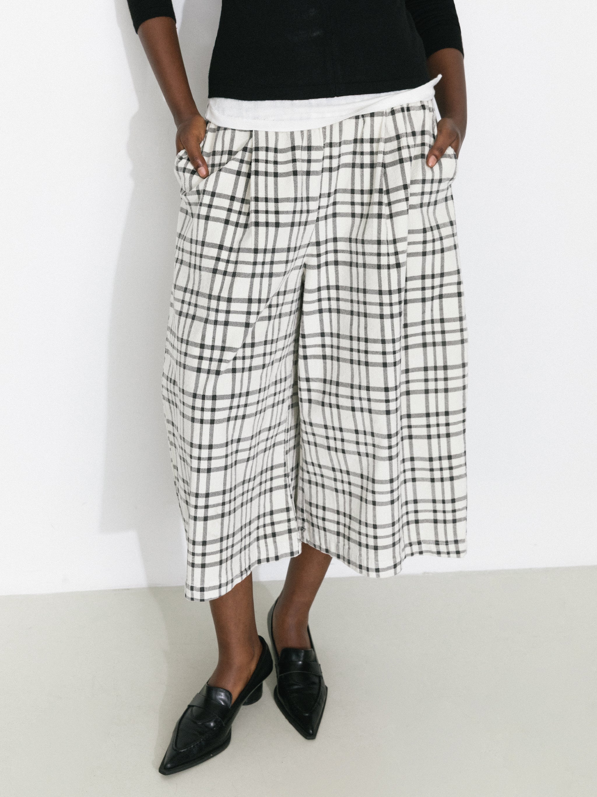 Vintage Plaid Curved Cropped Trousers