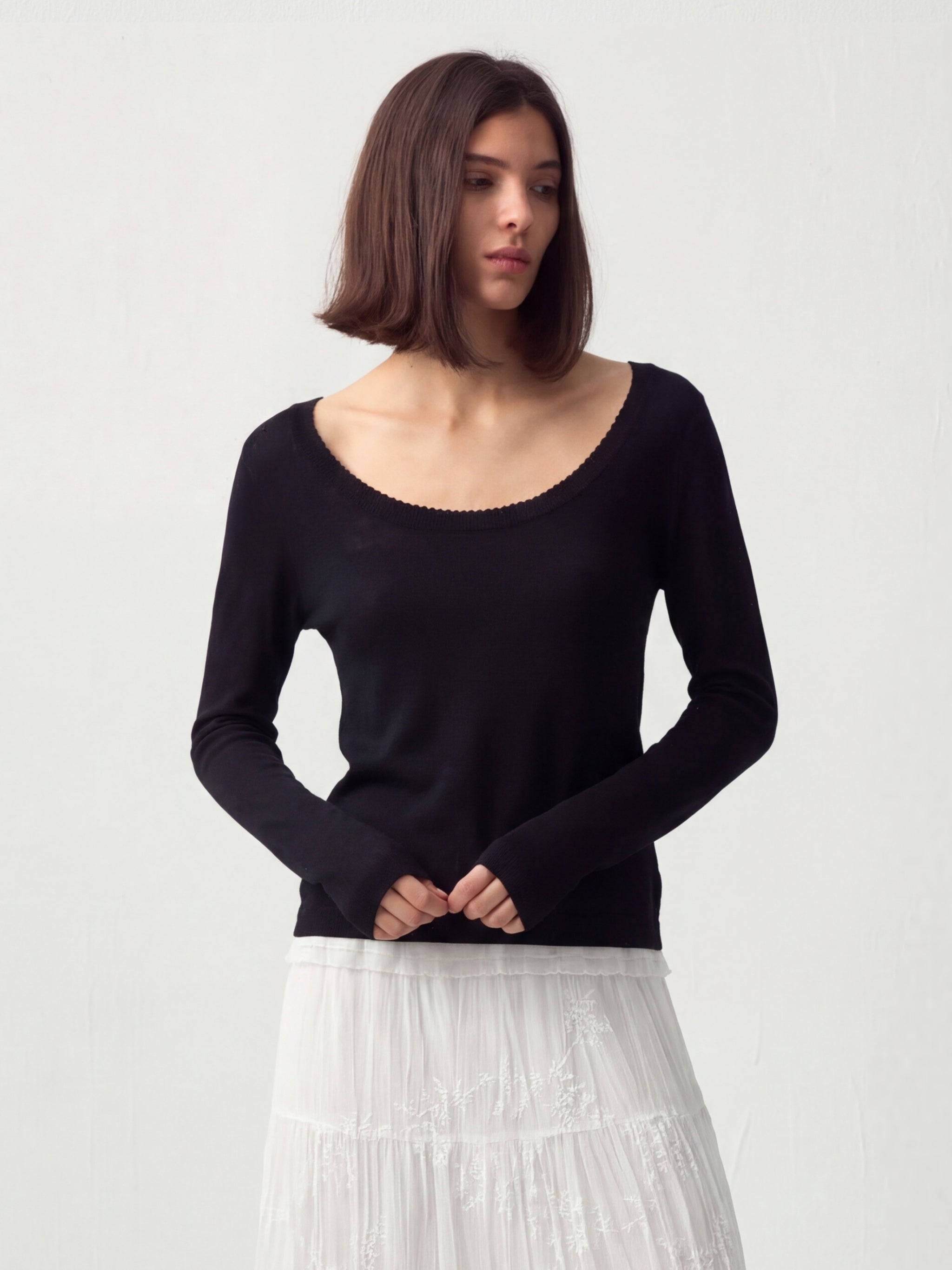 CUBIC Lace Trim Cropped Knit Top