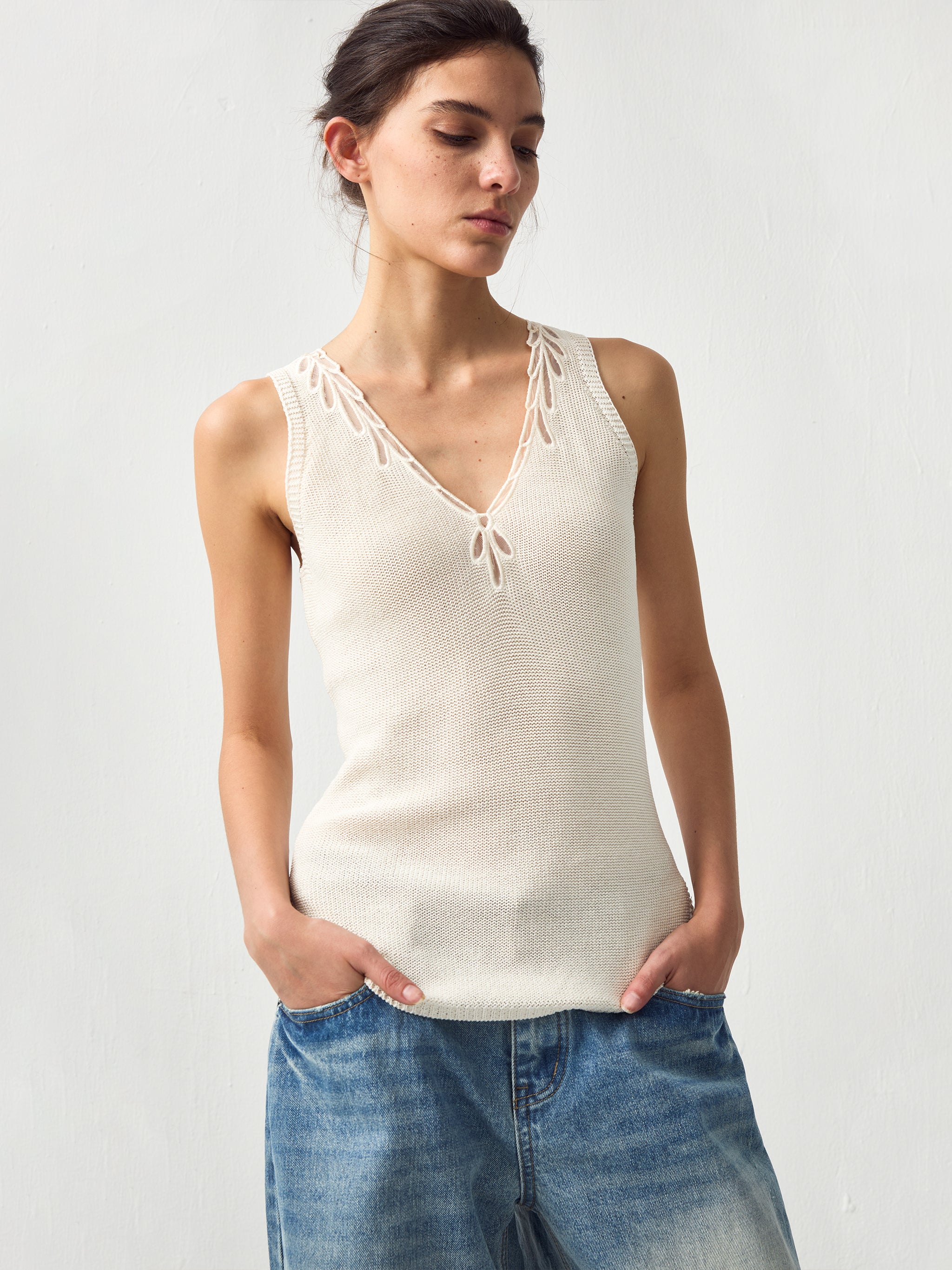CUBIC Paperfeel V-Neck Tank Top-2