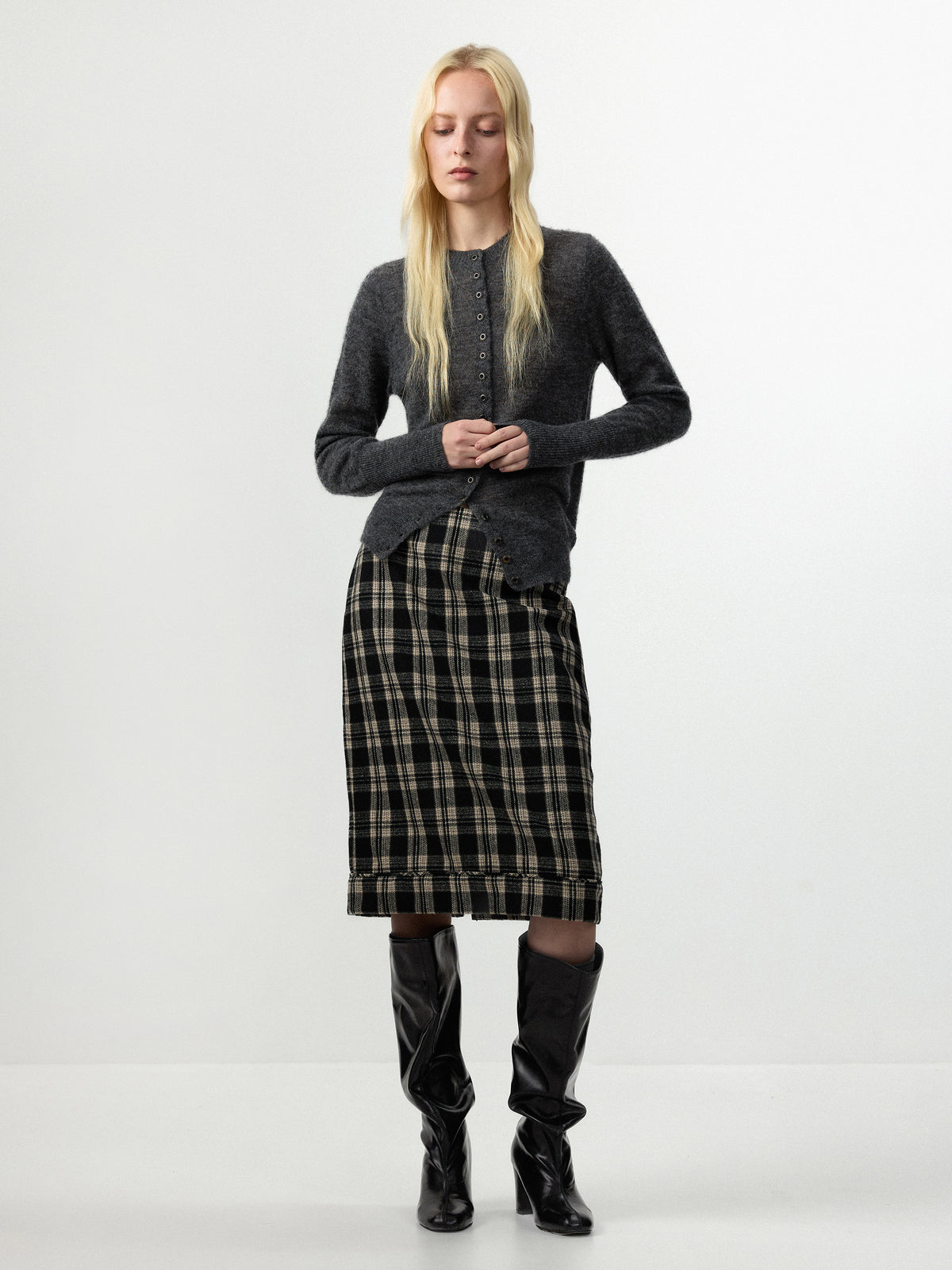 CUBIC Round Neck Knit Button Cardigan