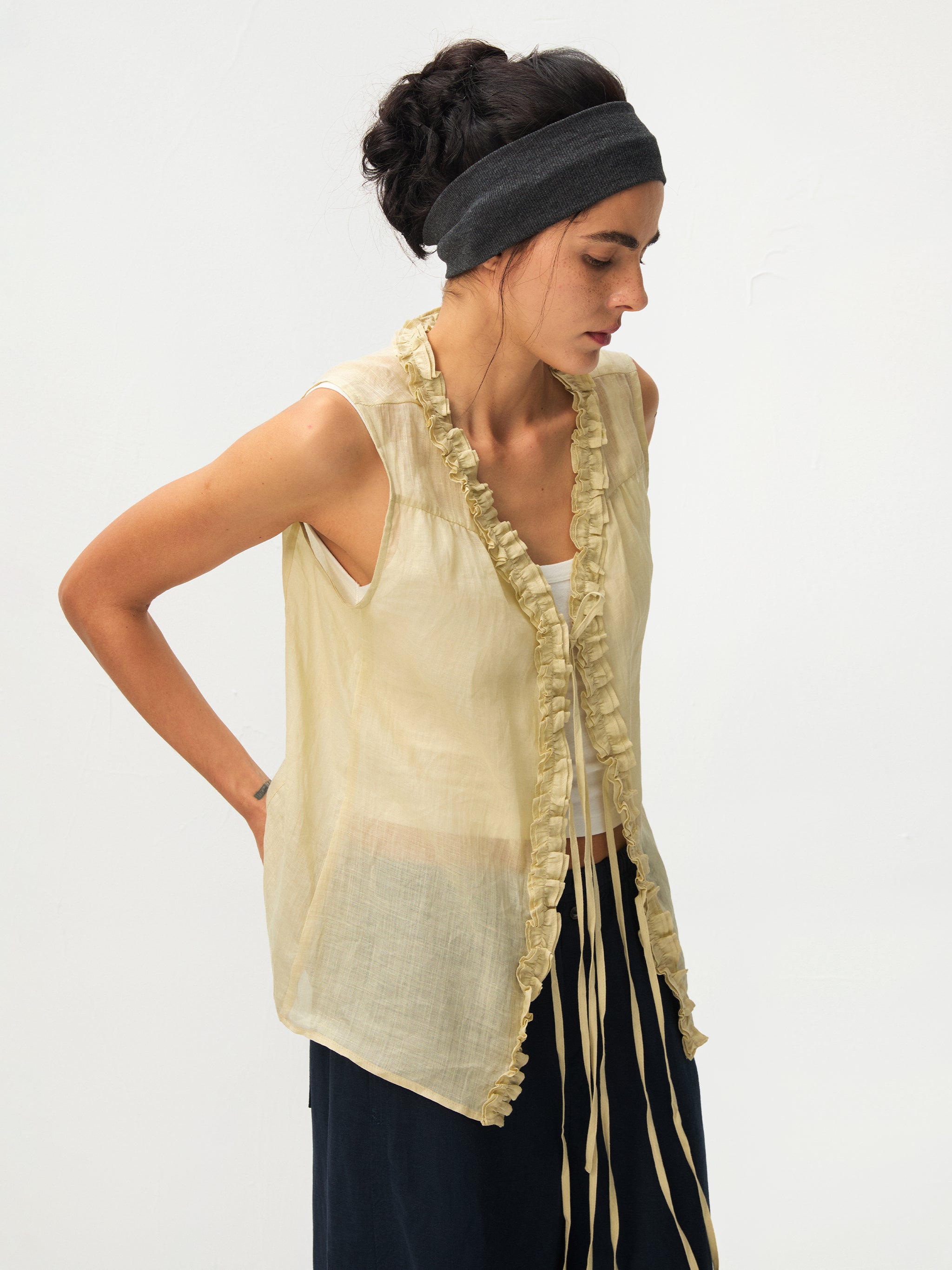 CUBIC Ramie Ruffle-Trim Tie Vest