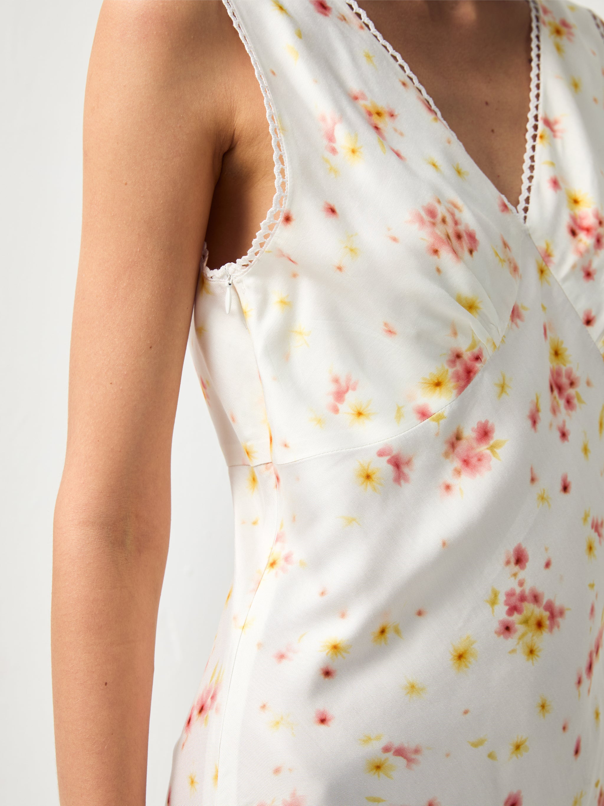 CUBIC Floral Lace Trim V-Neck Mini Dress-2