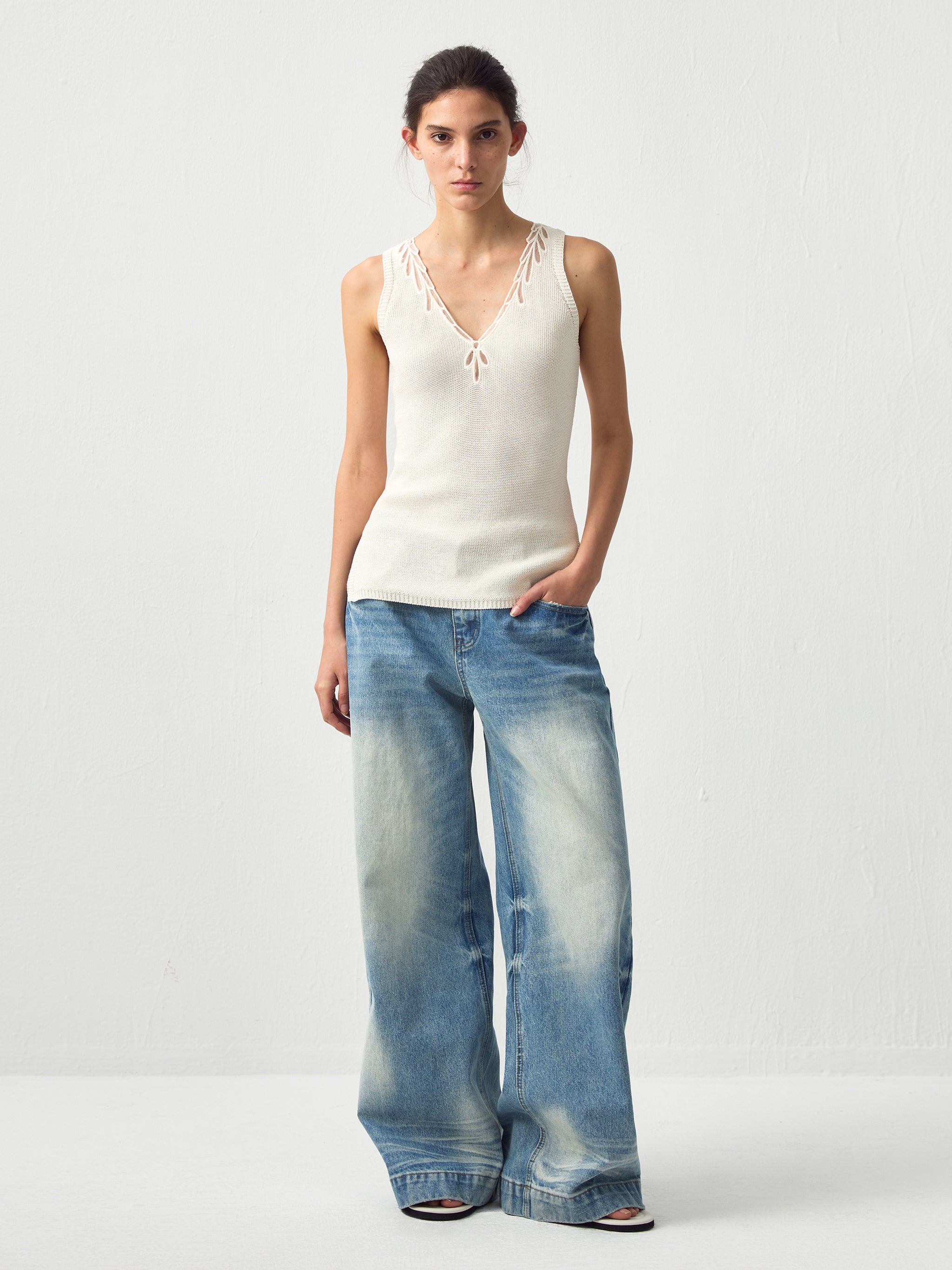 CUBIC Paperfeel V-Neck Tank Top-3