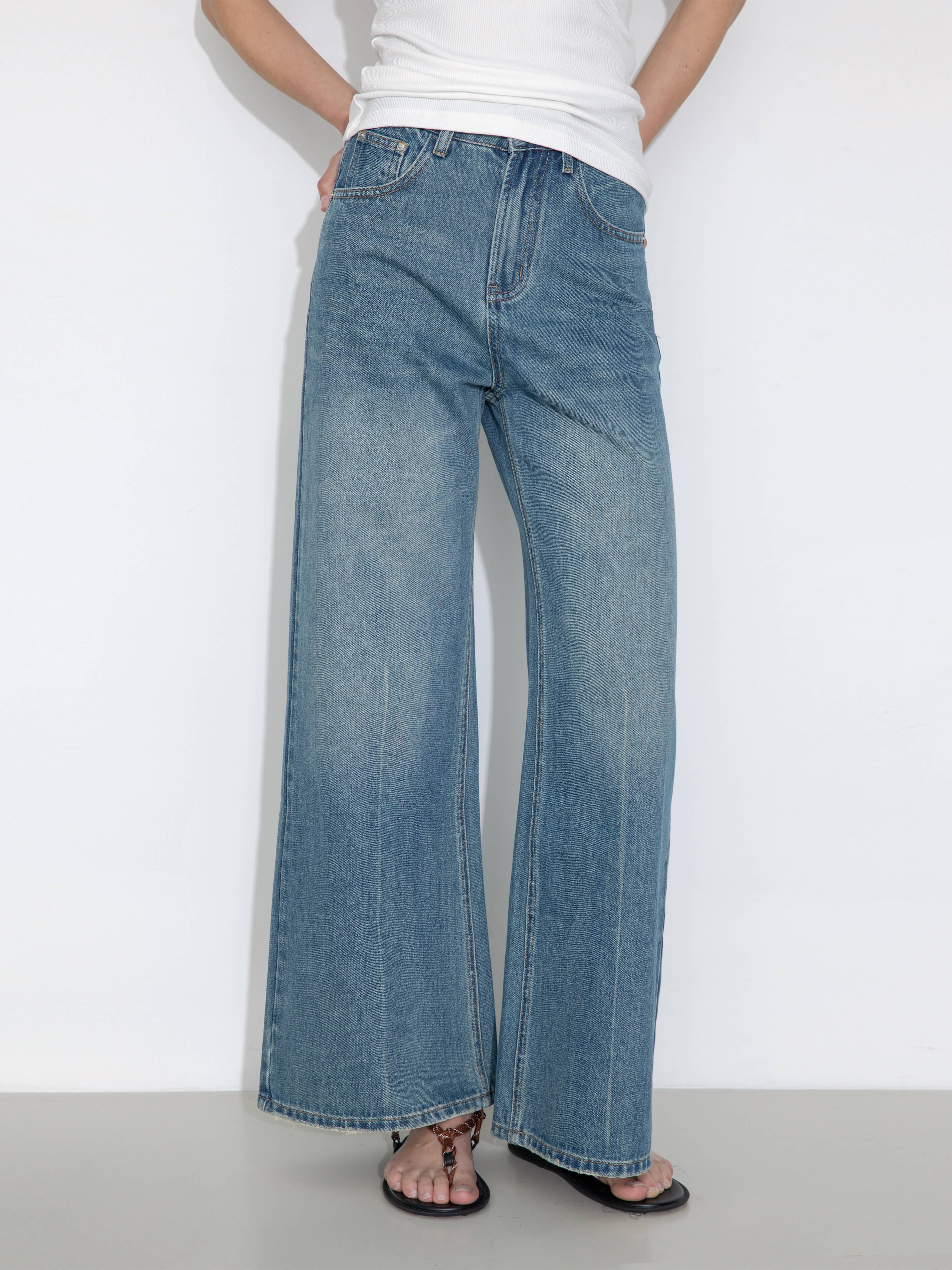 Loose-Fit Flared Vintage Jeans-2