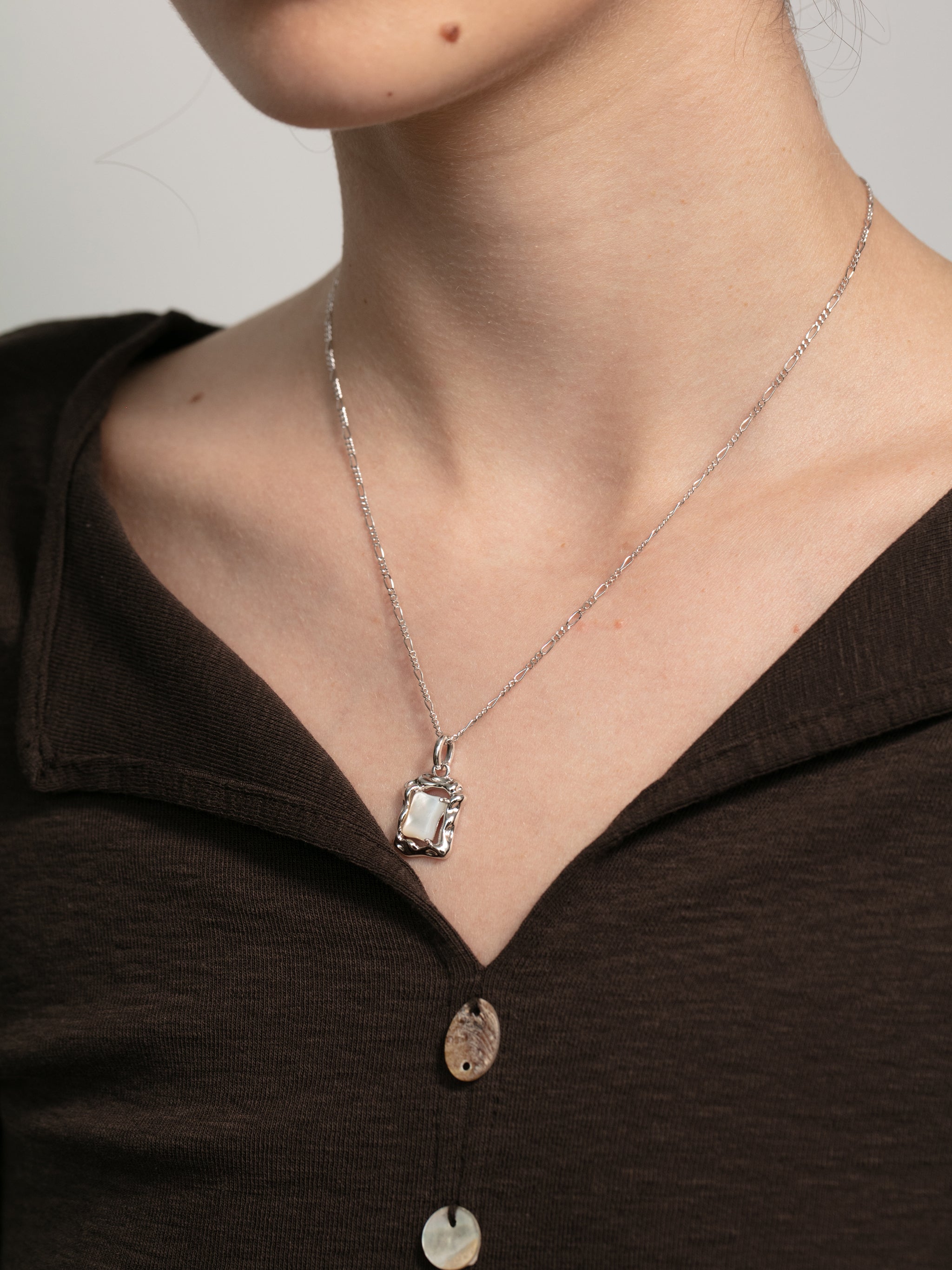 Crinkled Textured Gemstone Pendant Necklace-2