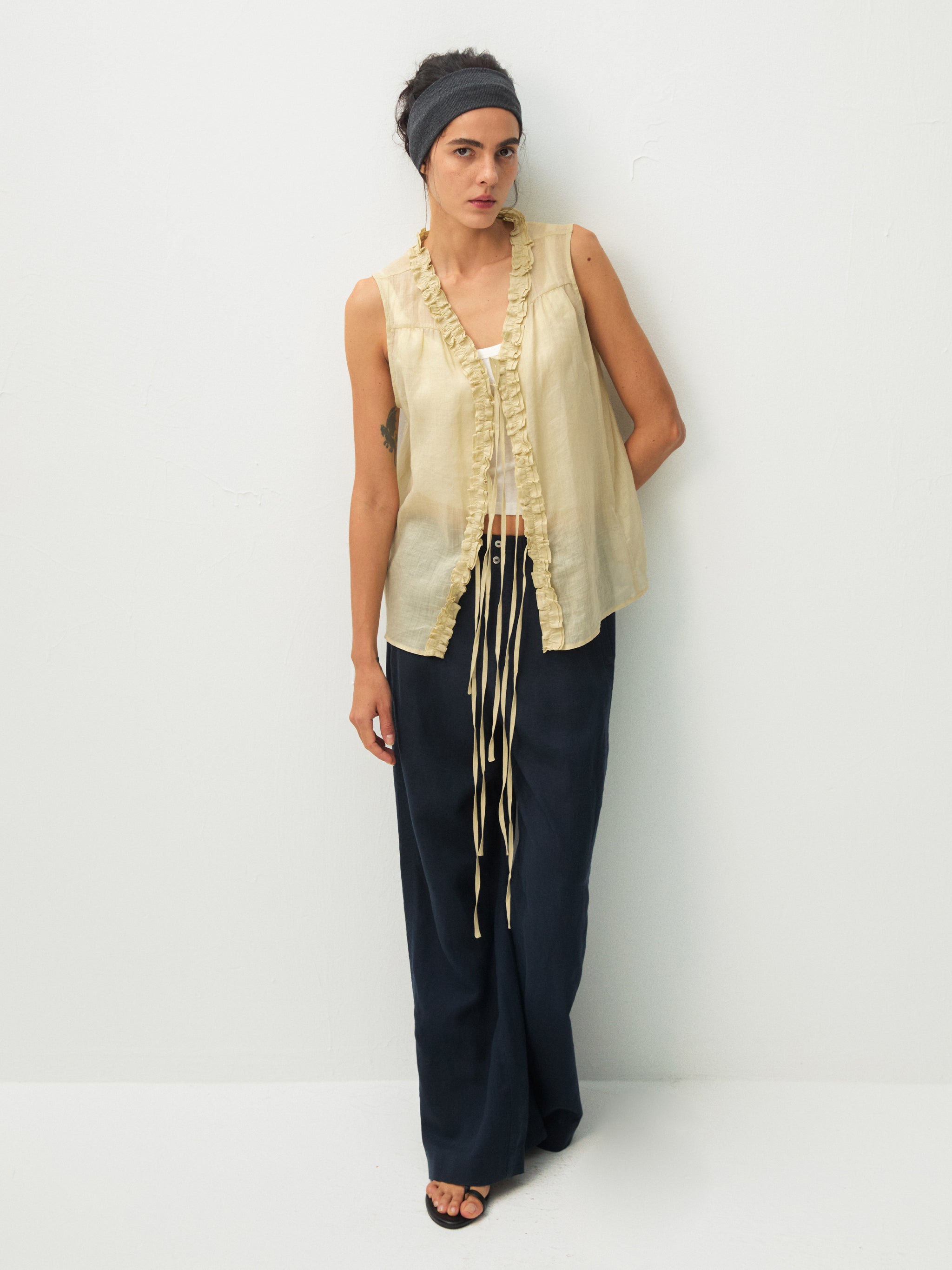CUBIC Ramie Ruffle-Trim Tie Vest-2