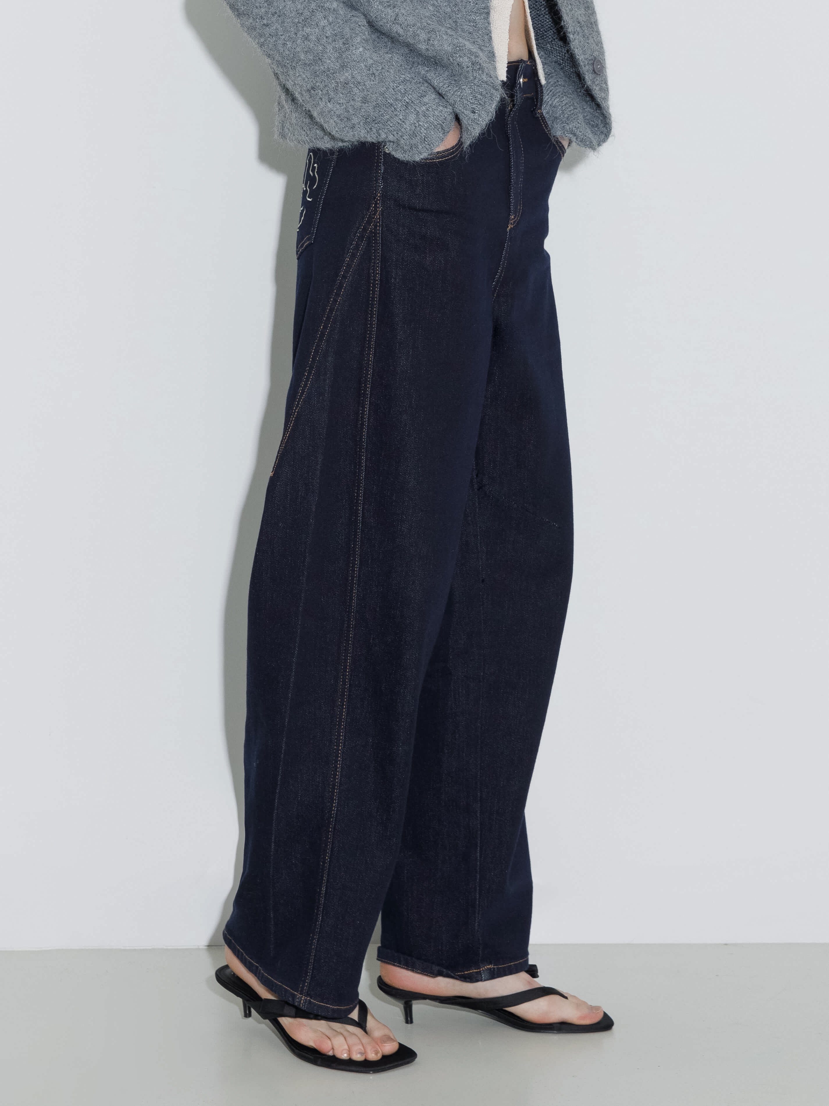 "CUBIC WINE CLUB" Tapered Fit Jeans-2