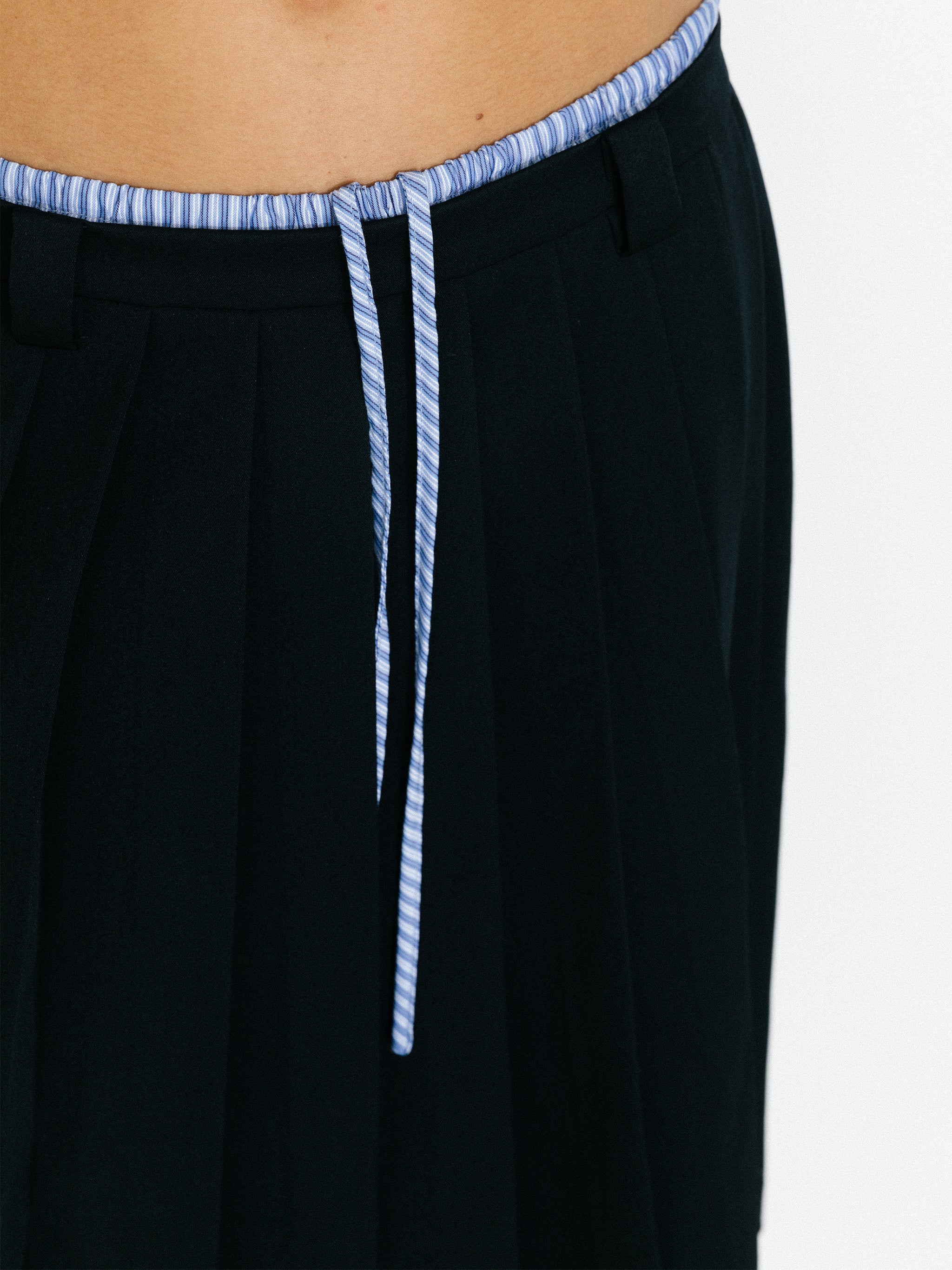 Double Waistband Contrast Pleated Skirt-2