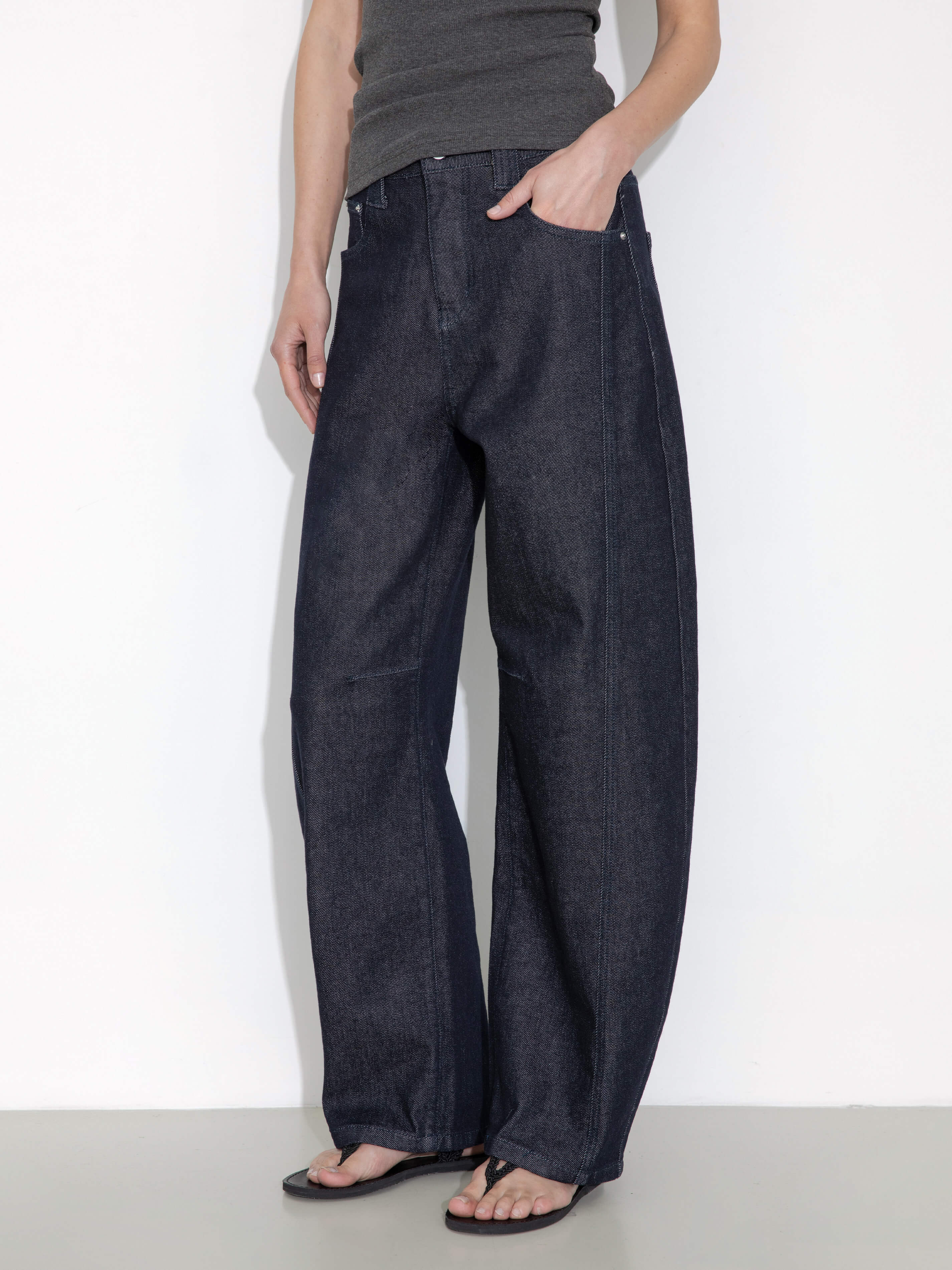 Panelled Loose-Fit Wide-Leg Tapered Jeans-2