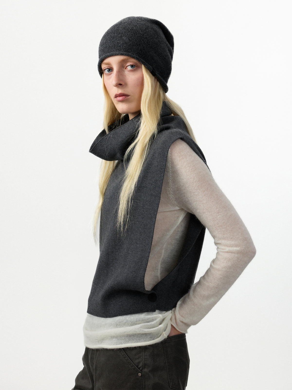 CUBIC Relaxed Sleeveless Knit Vest-2