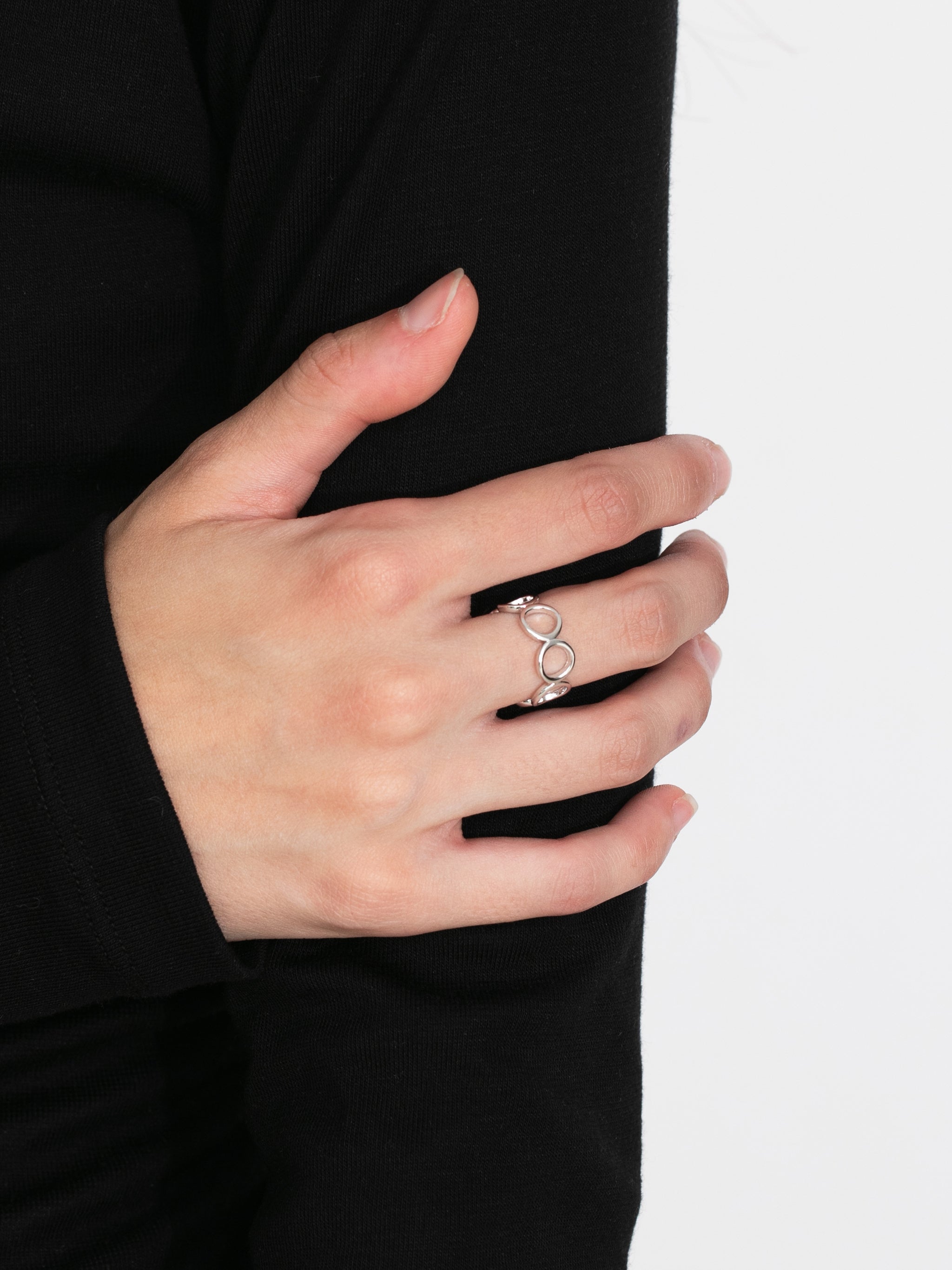 Minimalist Open Circle Ring-2