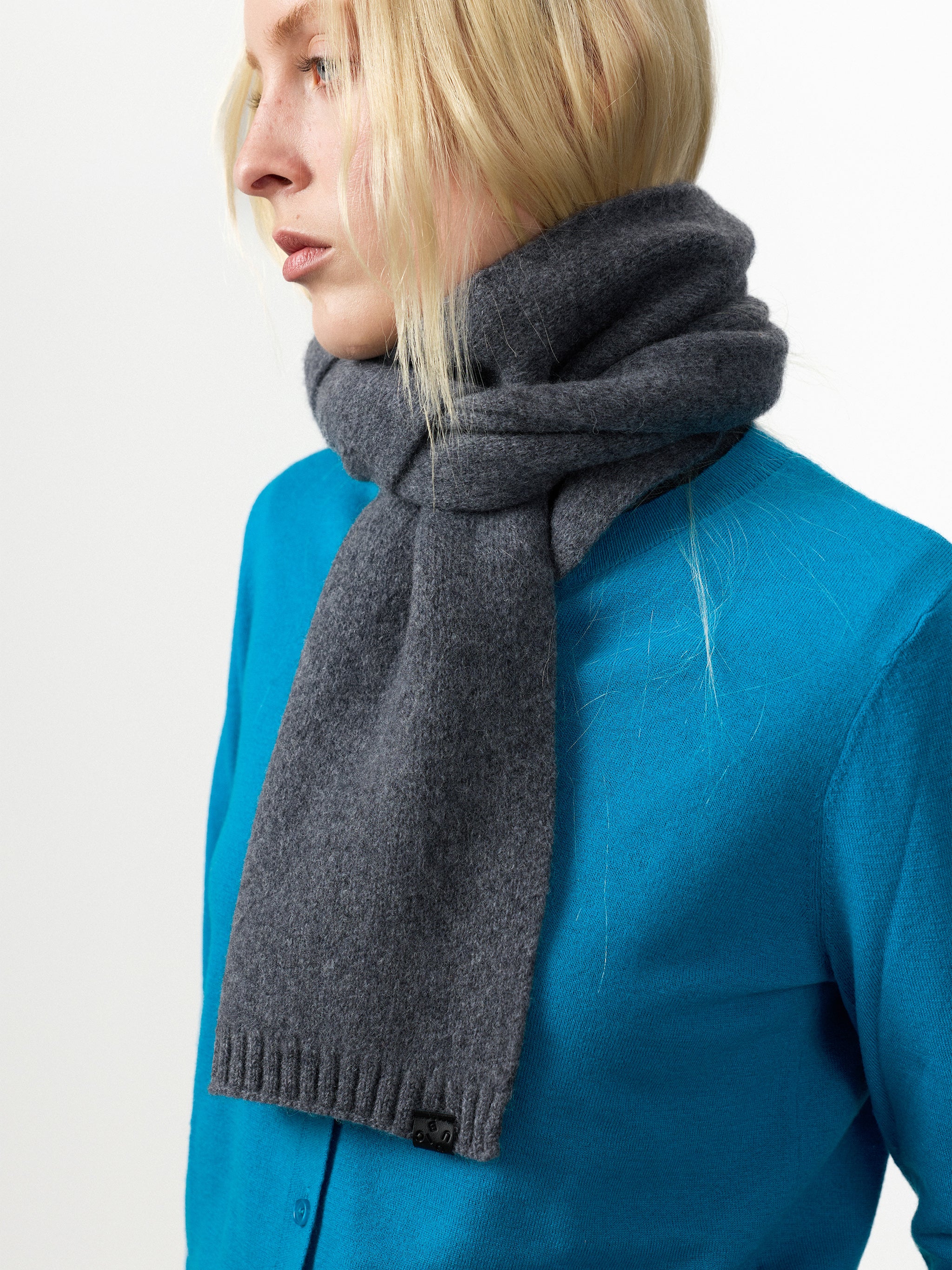 CUBIC 100% Wool Knit Scarf-2
