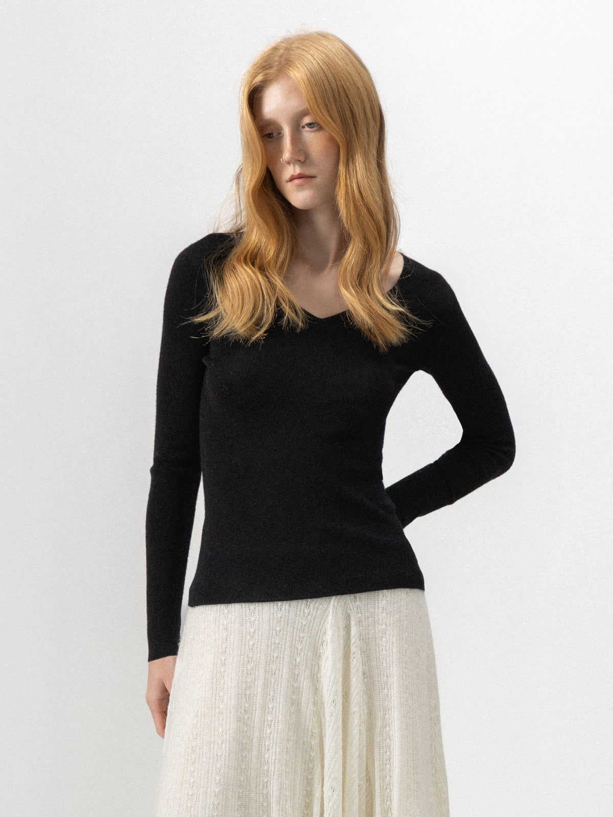 CUBIC Seamless Wool V-Neck Knit Top-2