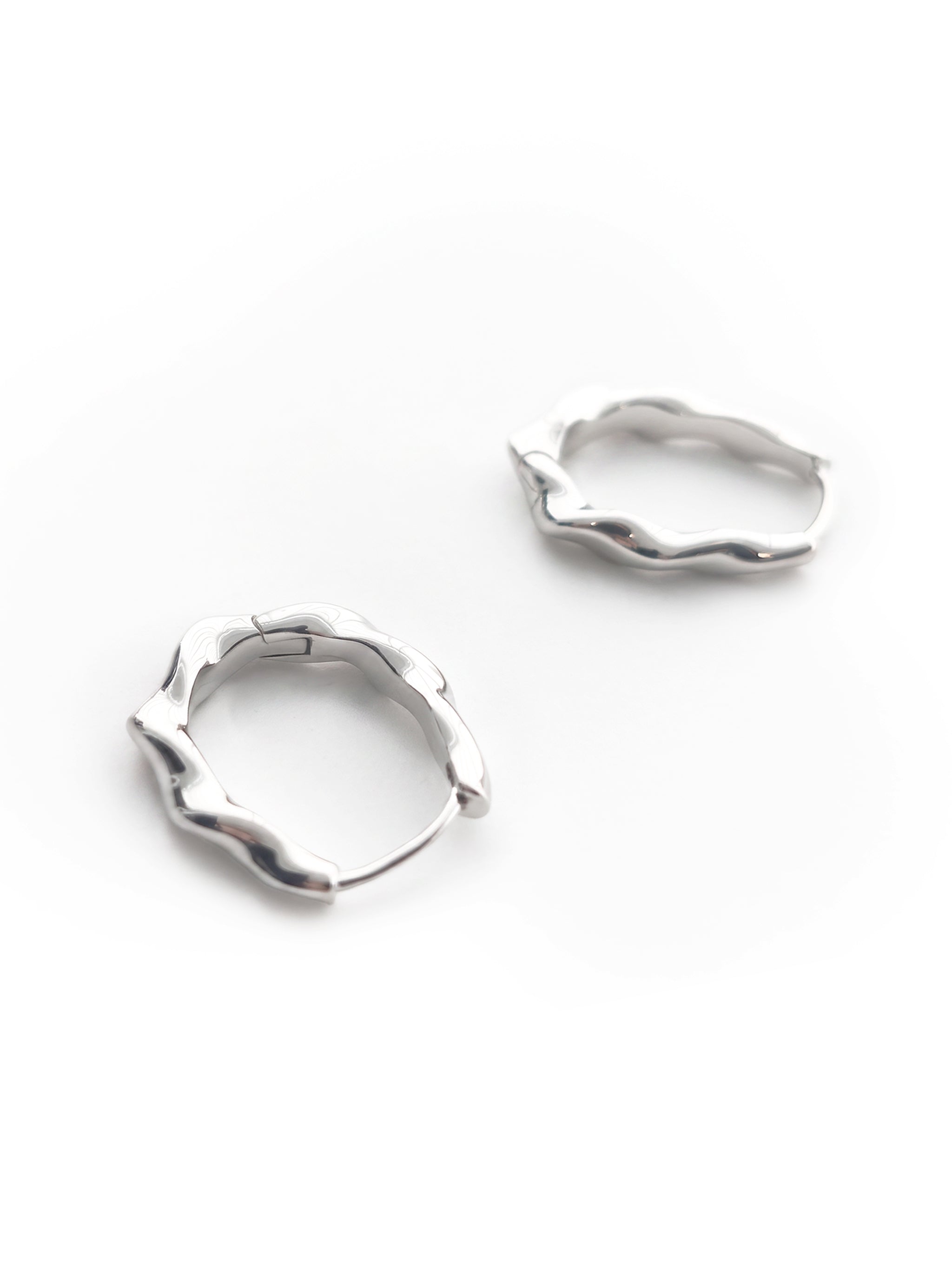Wavy Textured Oval Silver Hoop Earrings-2