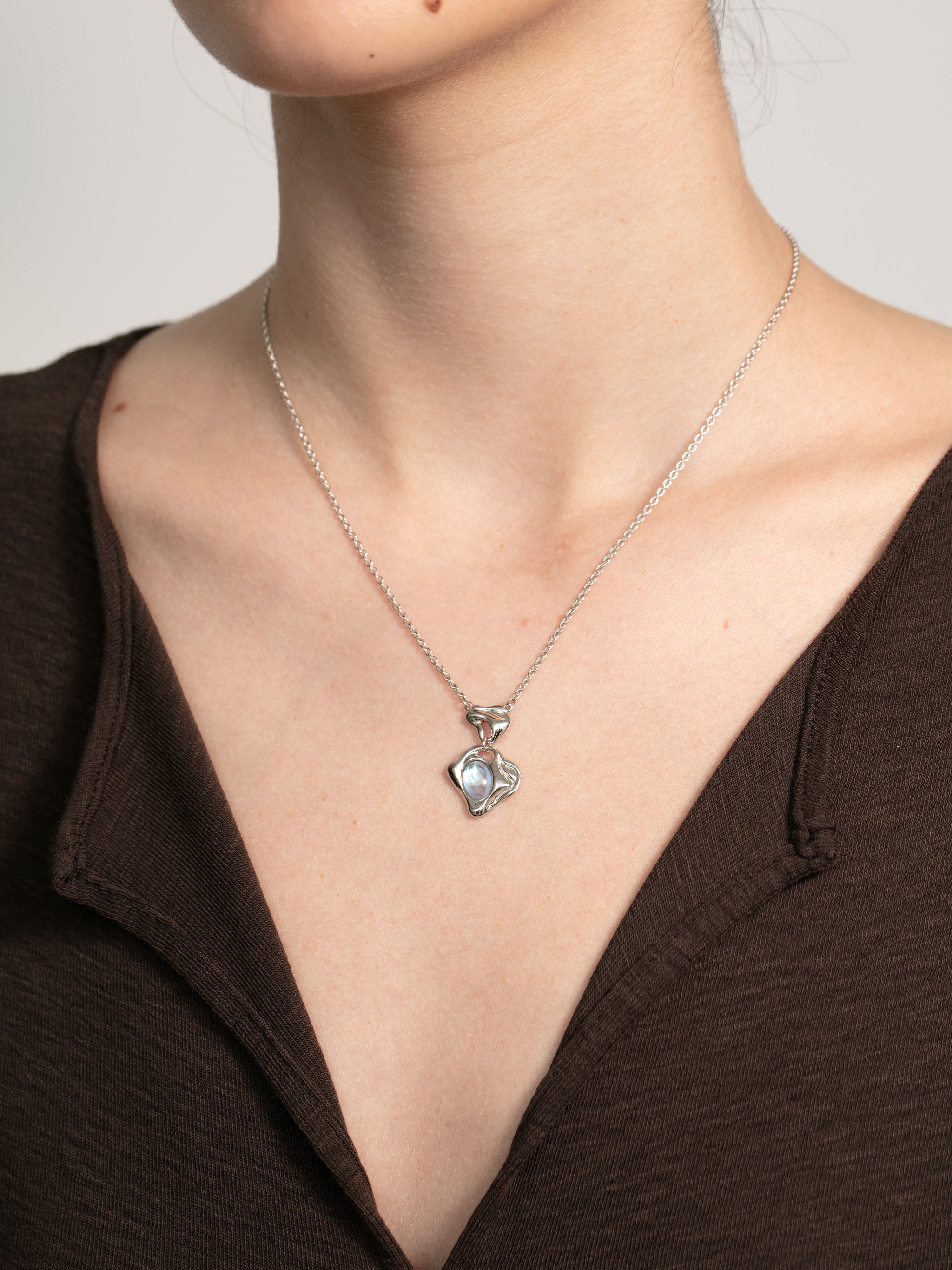Irregular Gemstone Pendant Necklace-2