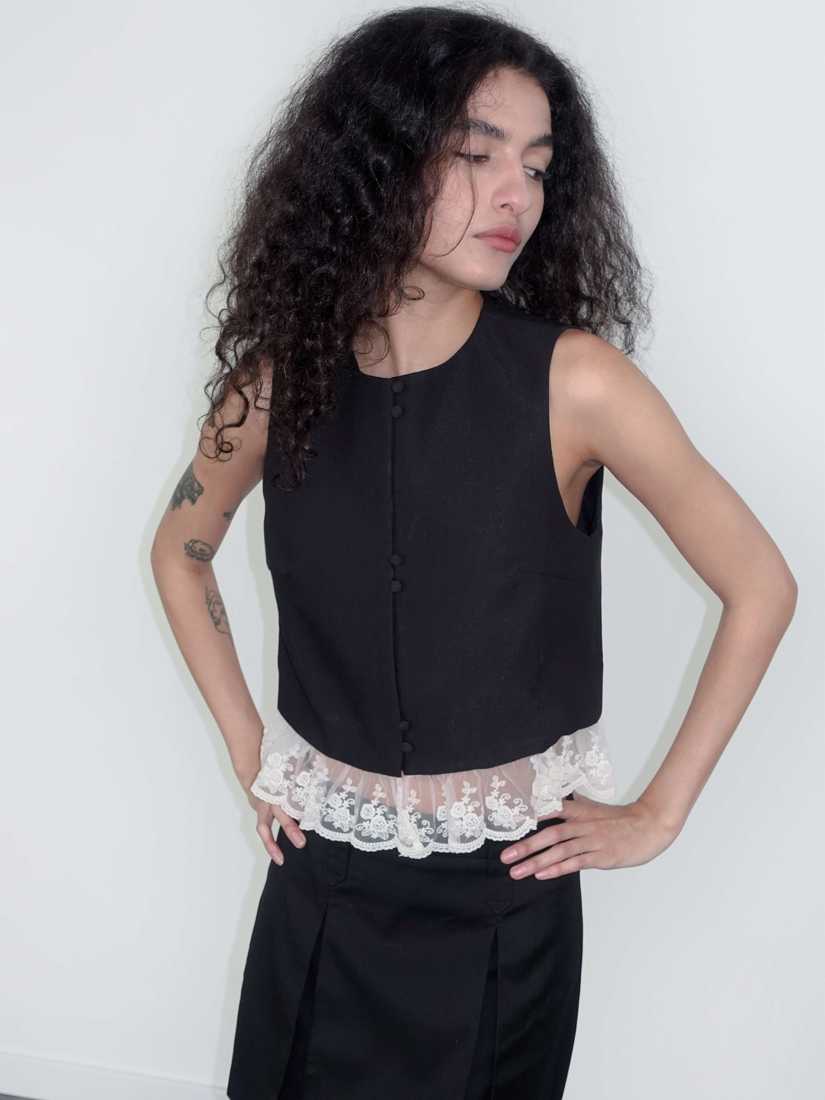 Lace Hem Patchwork Black Tank Top-3