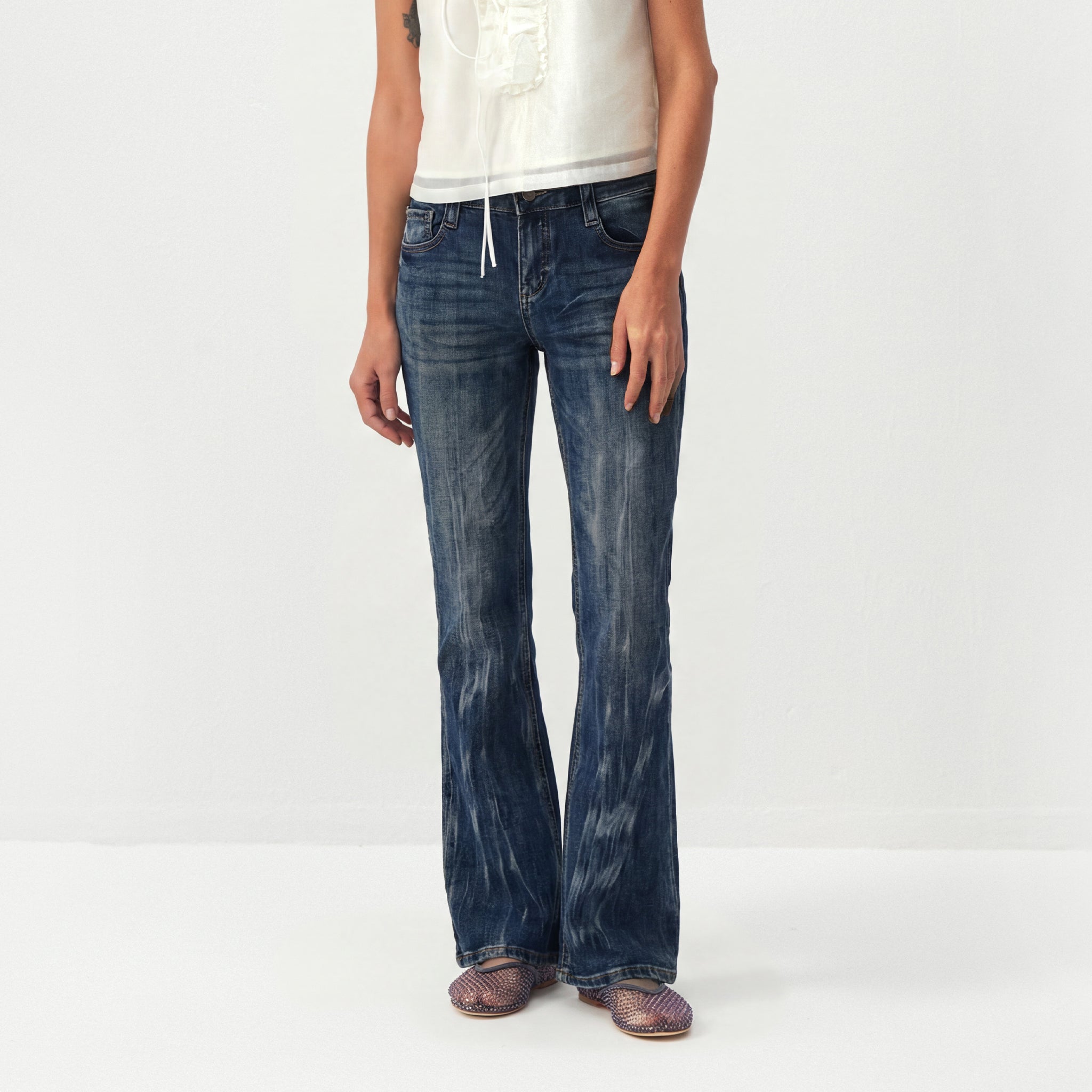 CUBIC  Low-Rise Flare Jeans-2
