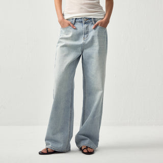 CUBIC Relaxed Low-Rise Straight Jeans