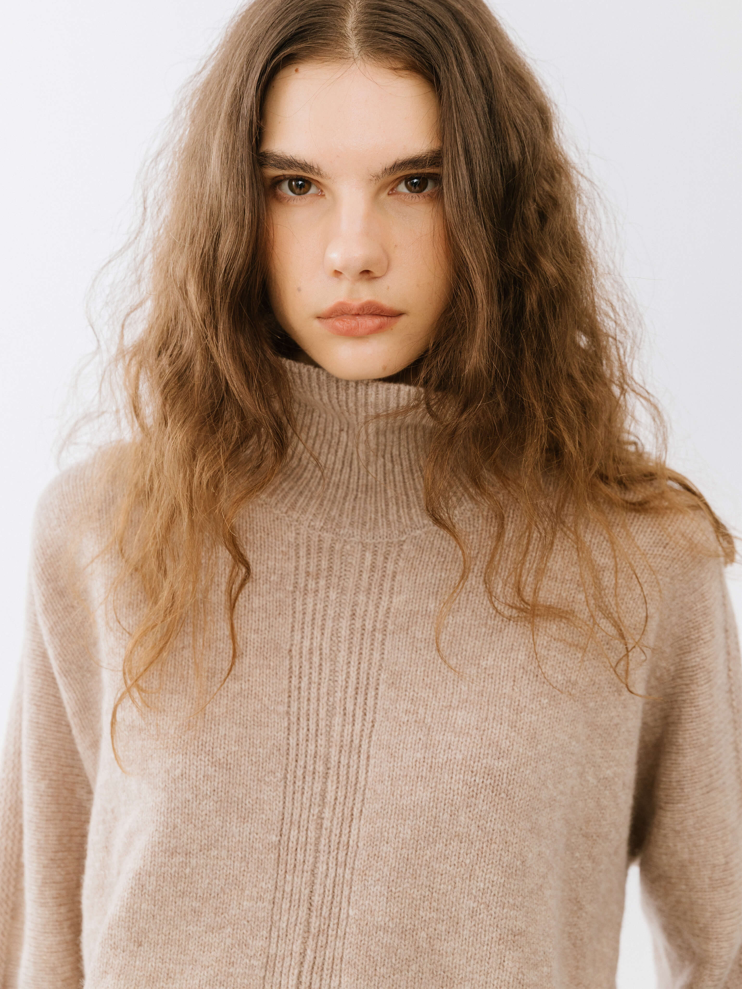 High Neck Sheep Wool Sweater-3